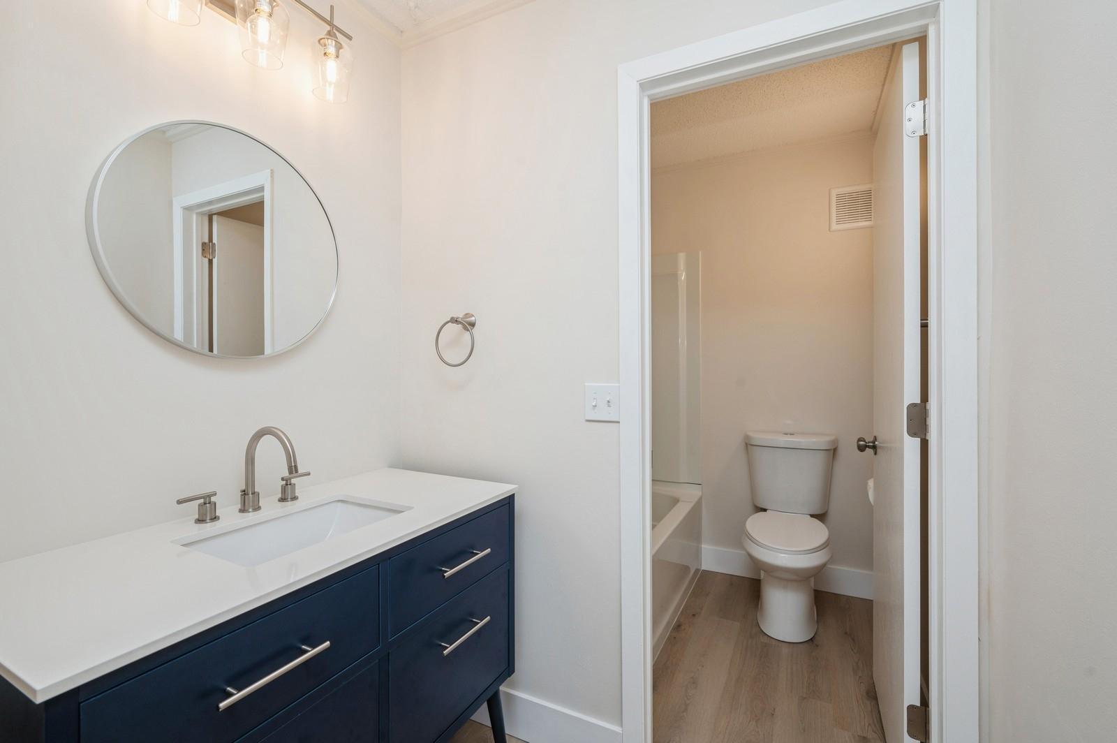 10531 Cedar Lake Road Unit: 517
