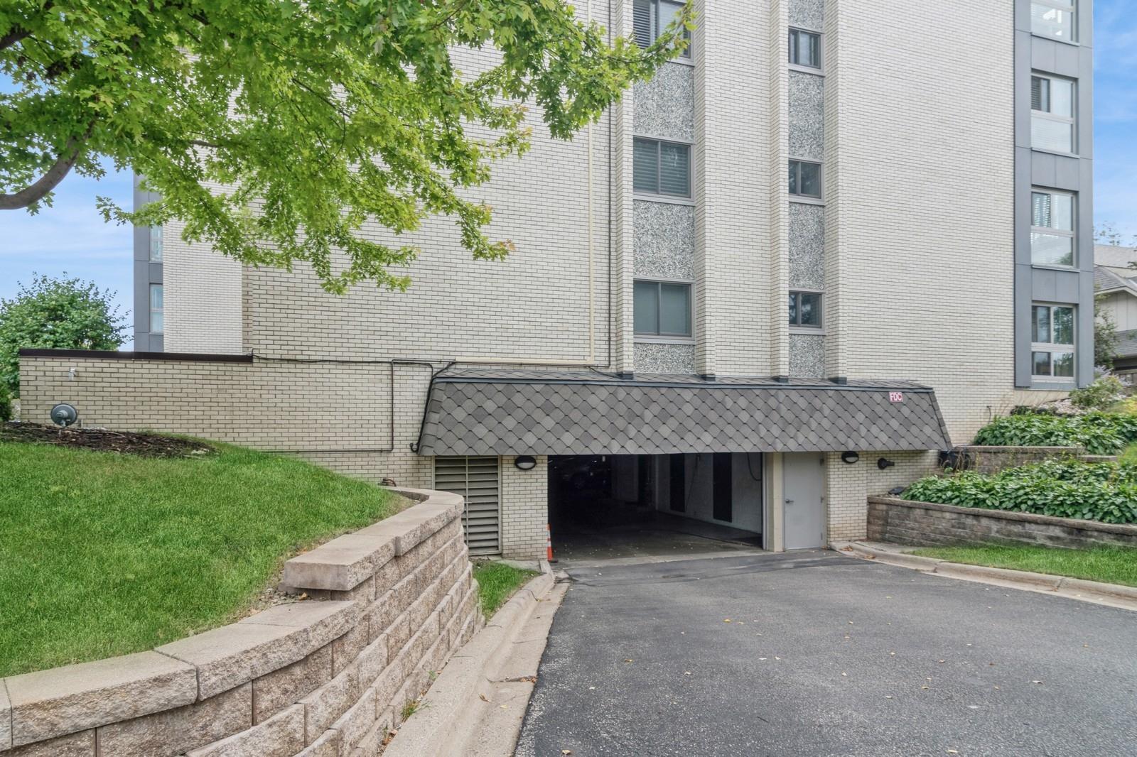 4075 West 51st Street Unit: 403