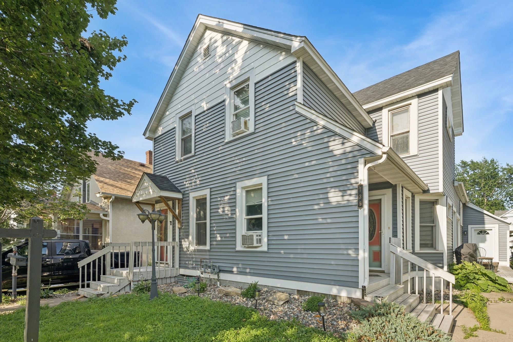 735 Madison Street NE