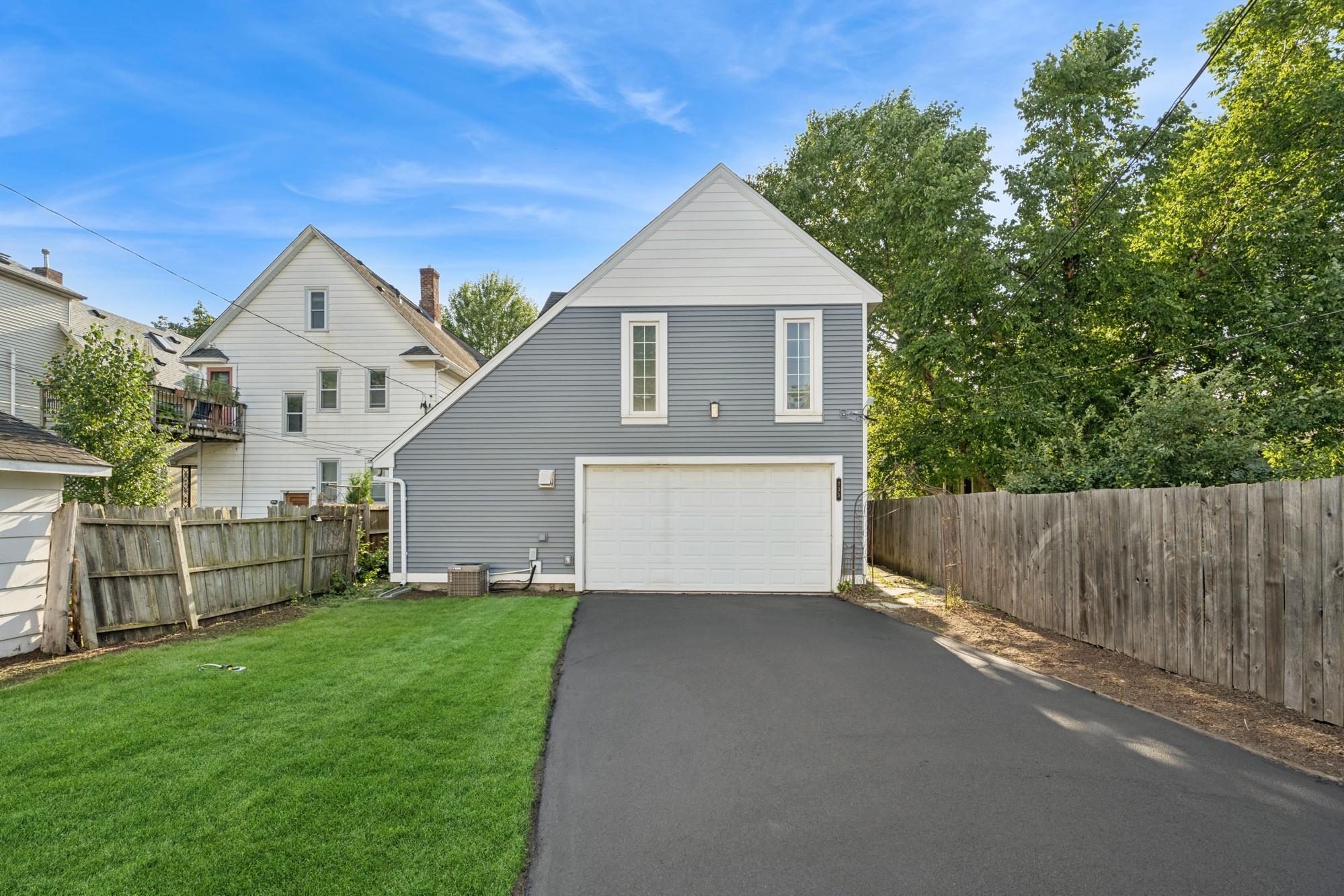 735 Madison Street NE