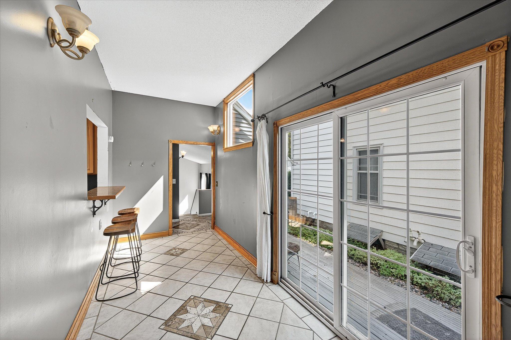 735 Madison Street NE