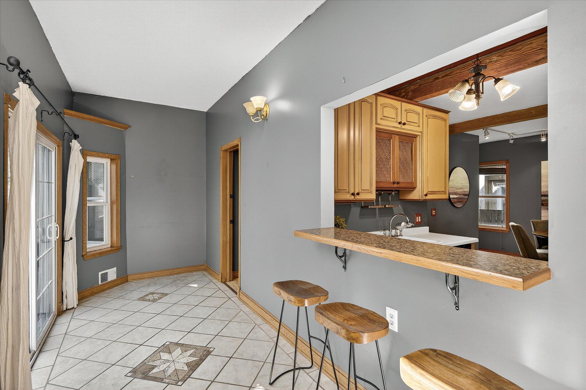 735 Madison Street NE