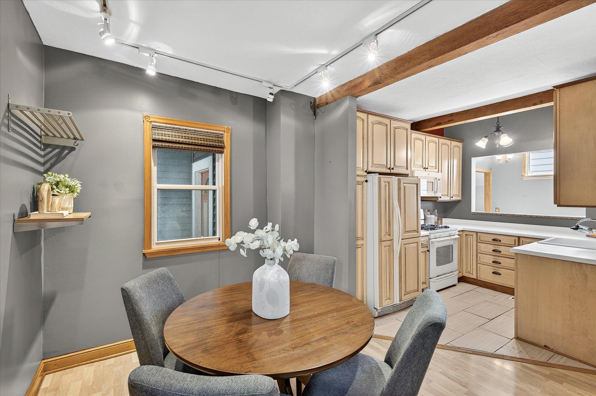 735 Madison Street NE