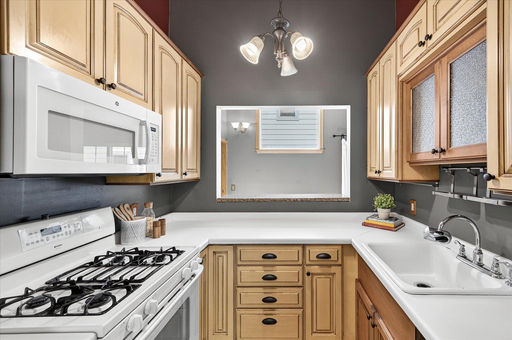 735 Madison Street NE