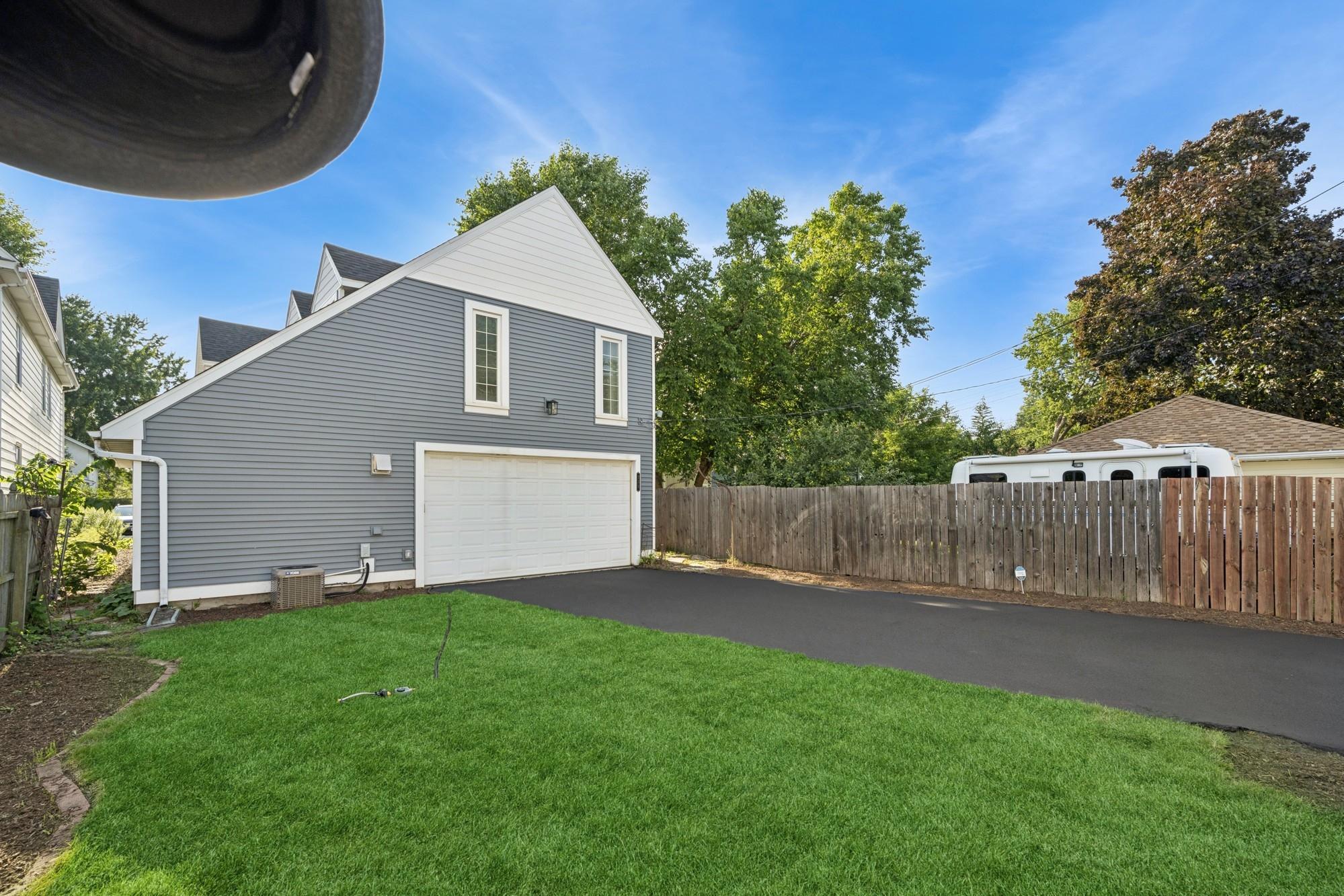 735 Madison Street NE