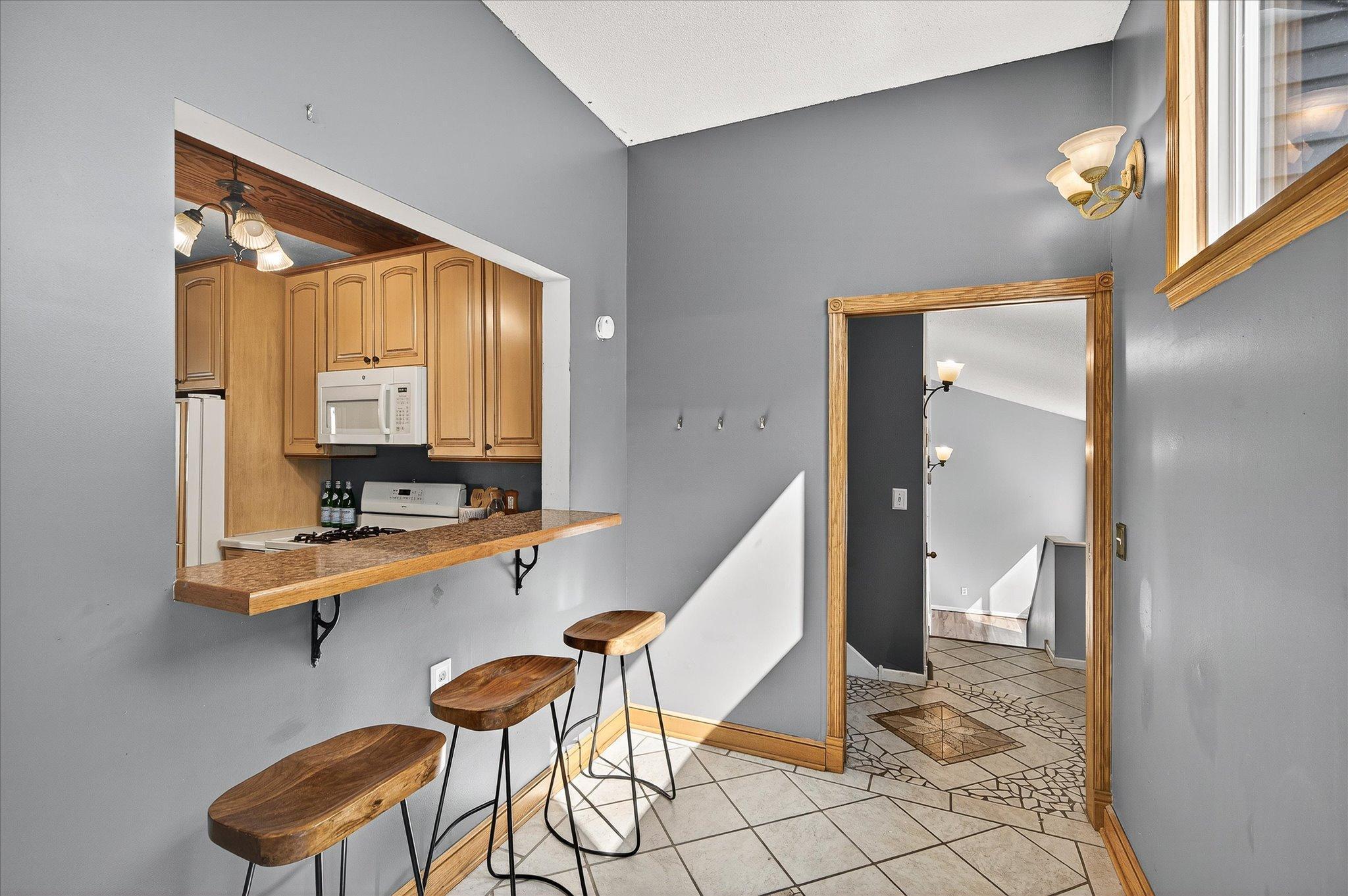 735 Madison Street NE