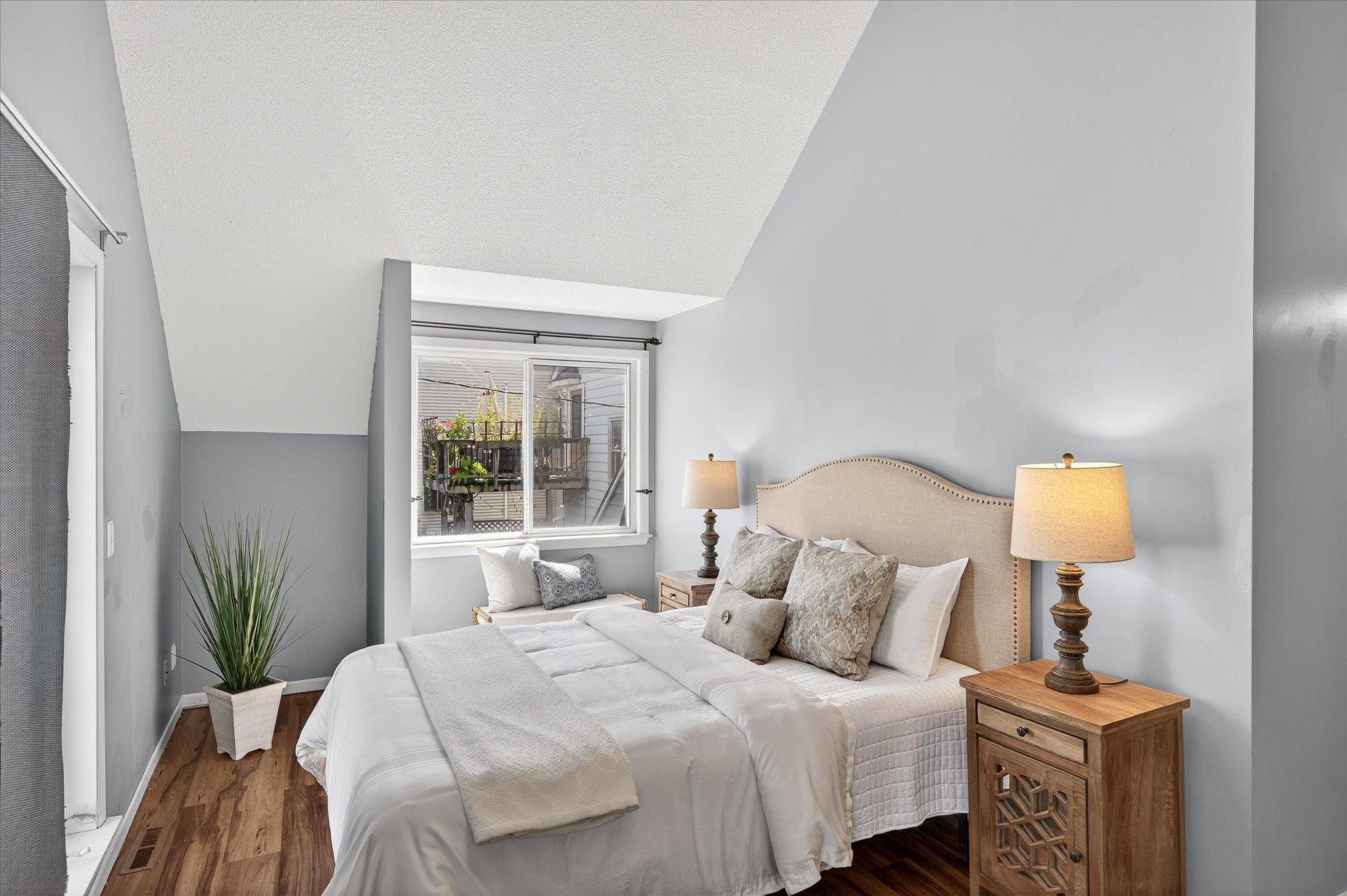 735 Madison Street NE