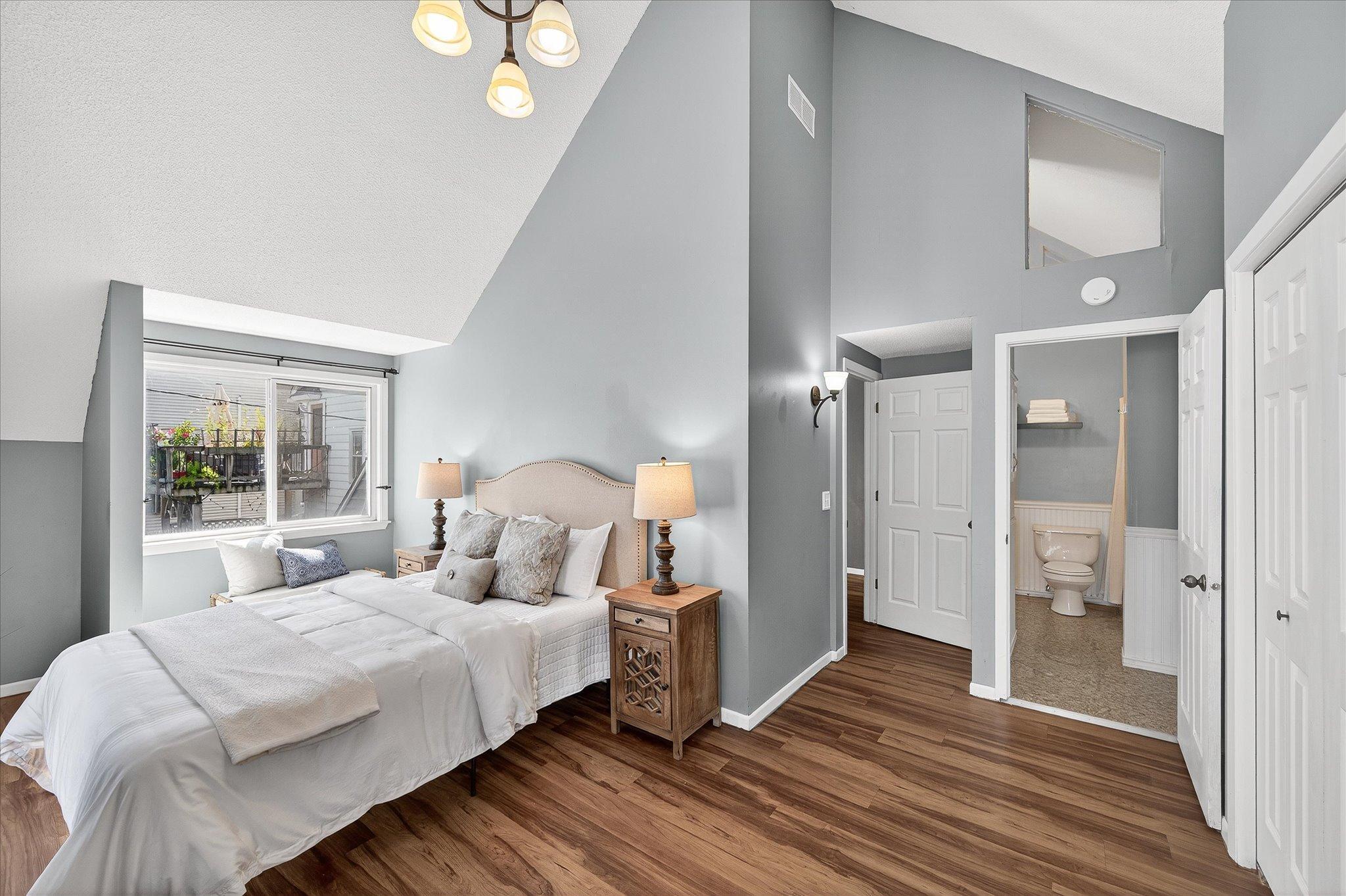 735 Madison Street NE