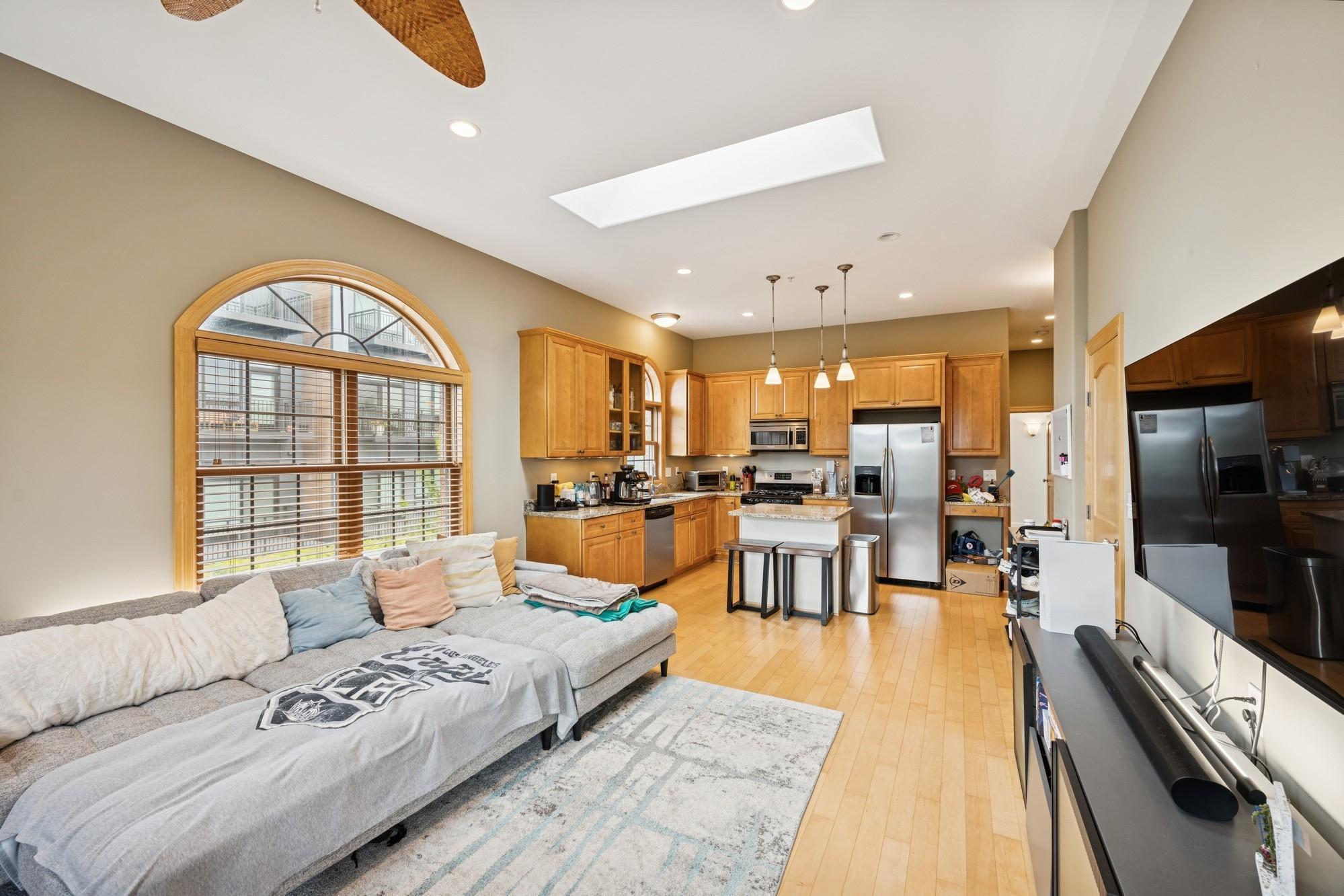 3125 Inglewood Avenue S Unit: 201