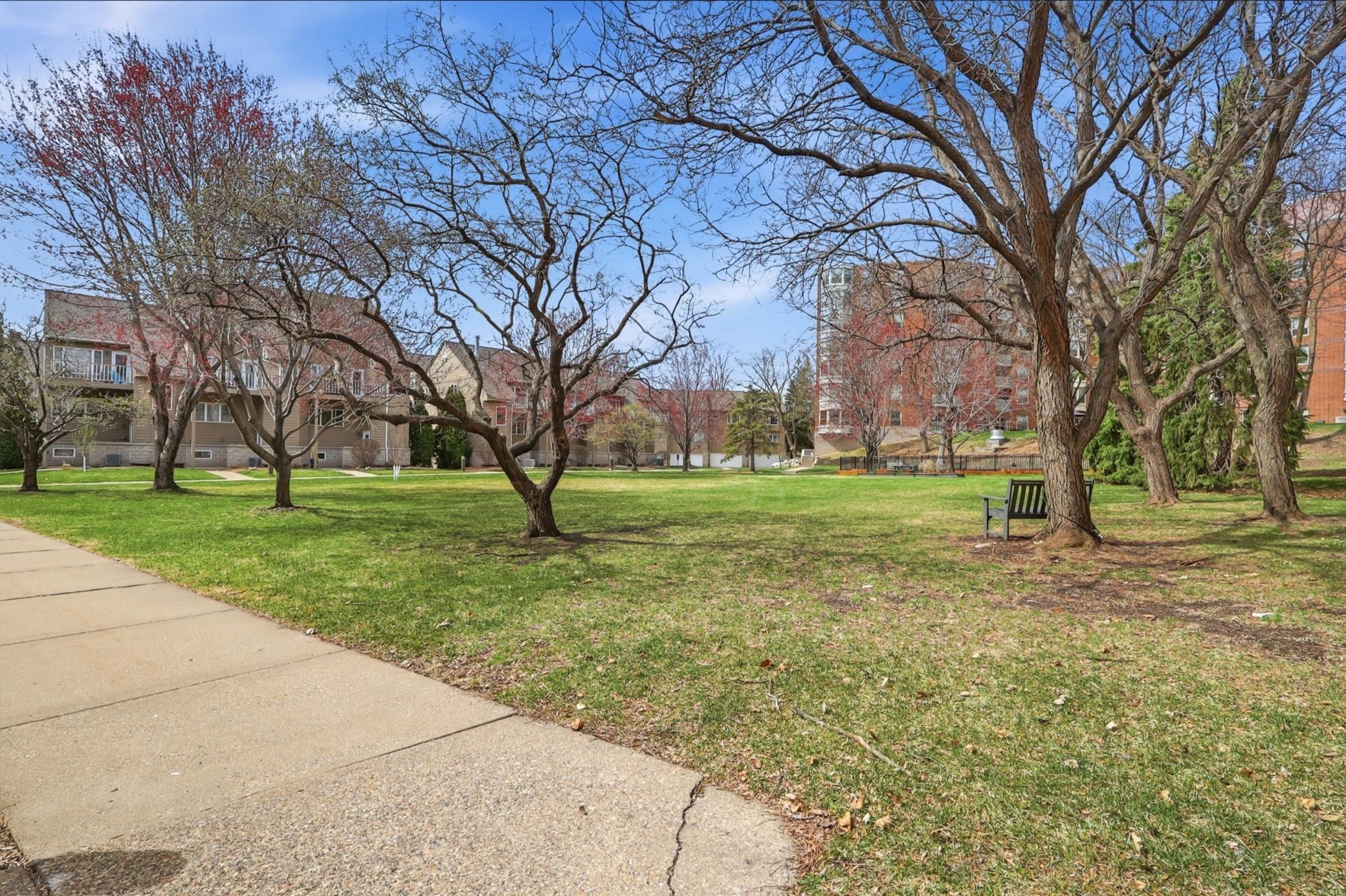 2868 Kenwood Isles Drive