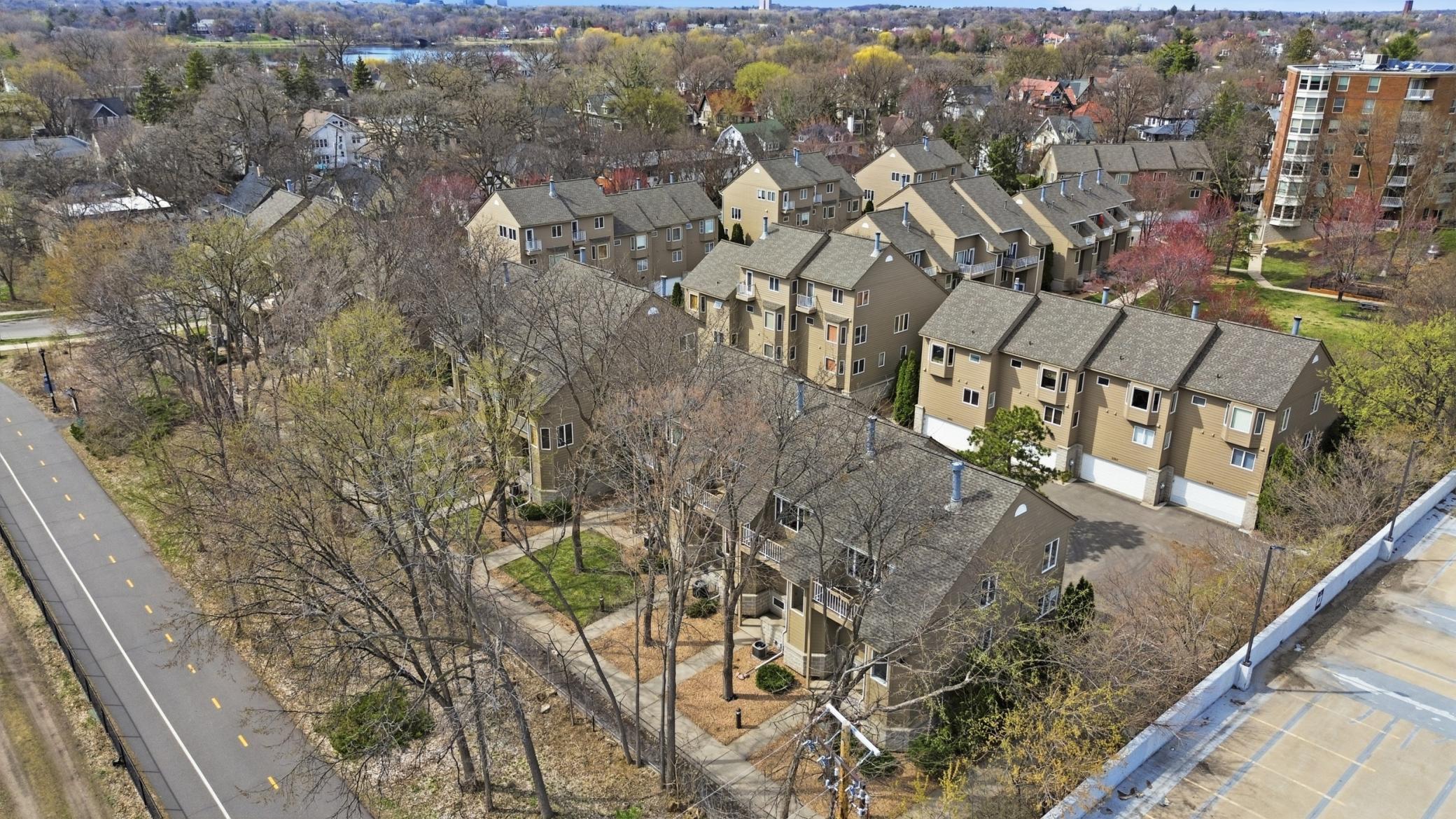 2868 Kenwood Isles Drive