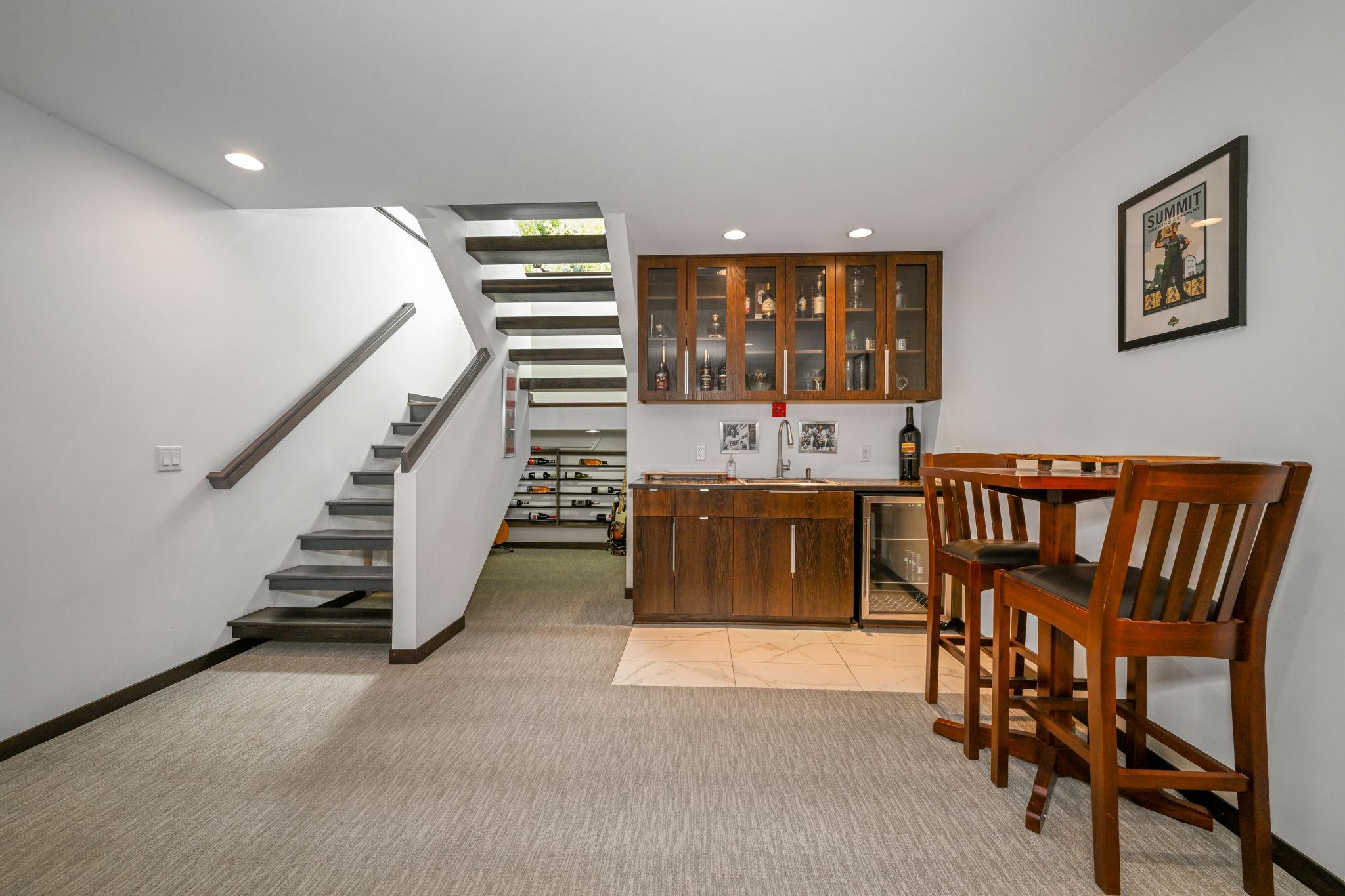 111 11th Avenue N