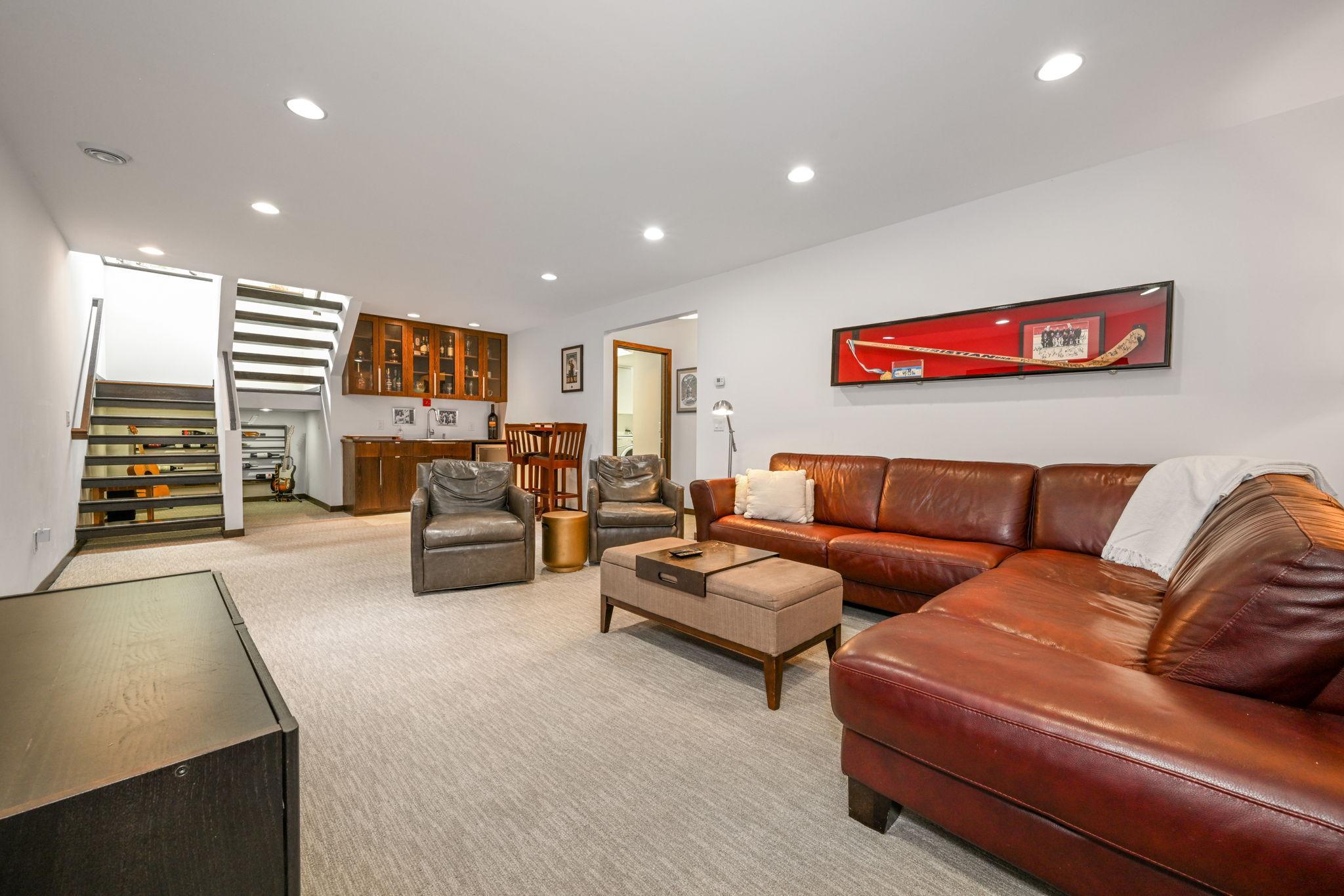 111 11th Avenue N