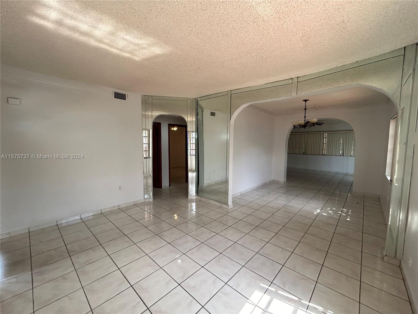 982 E 28th St Unit: .