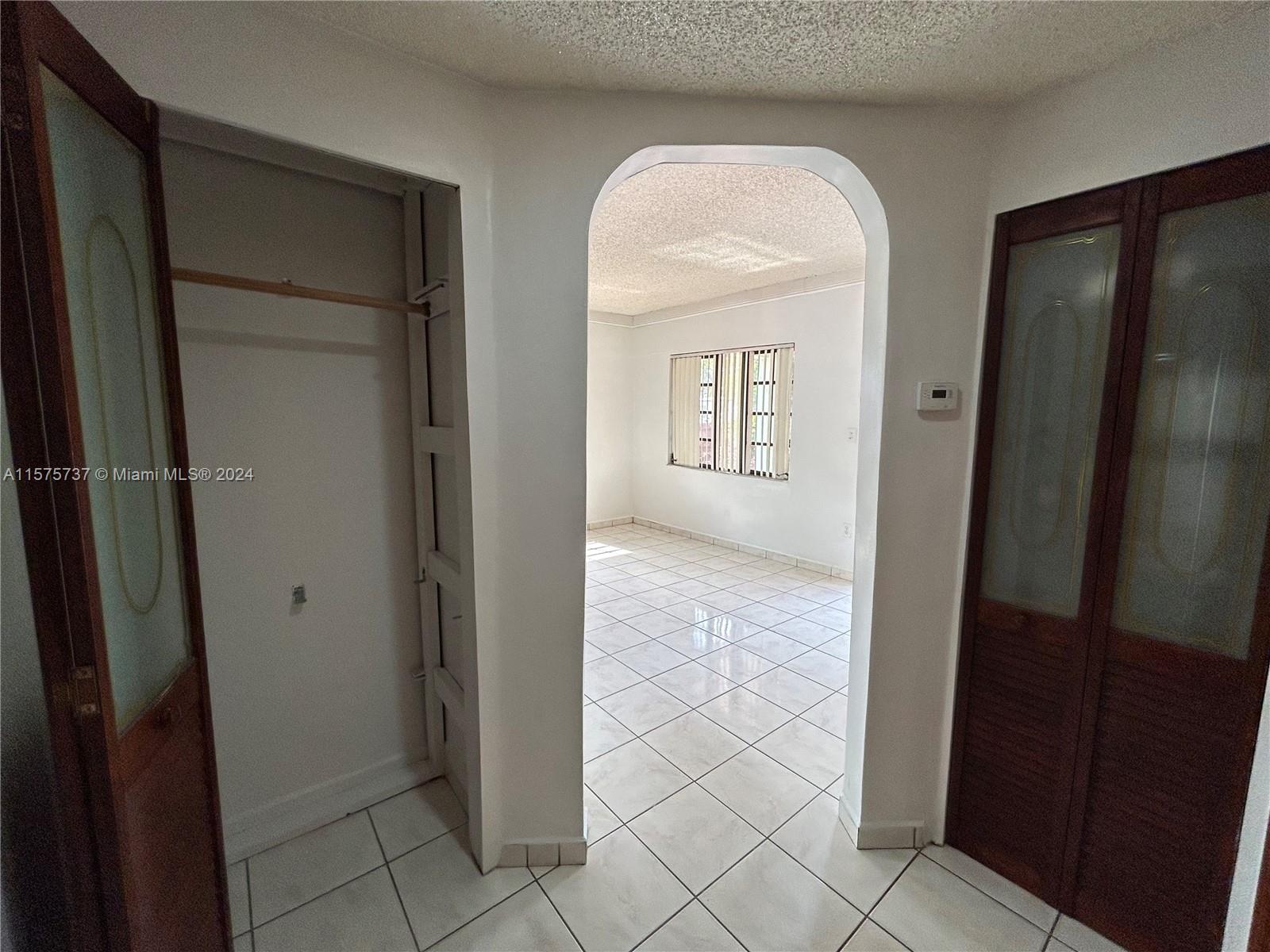 982 E 28th St Unit: .