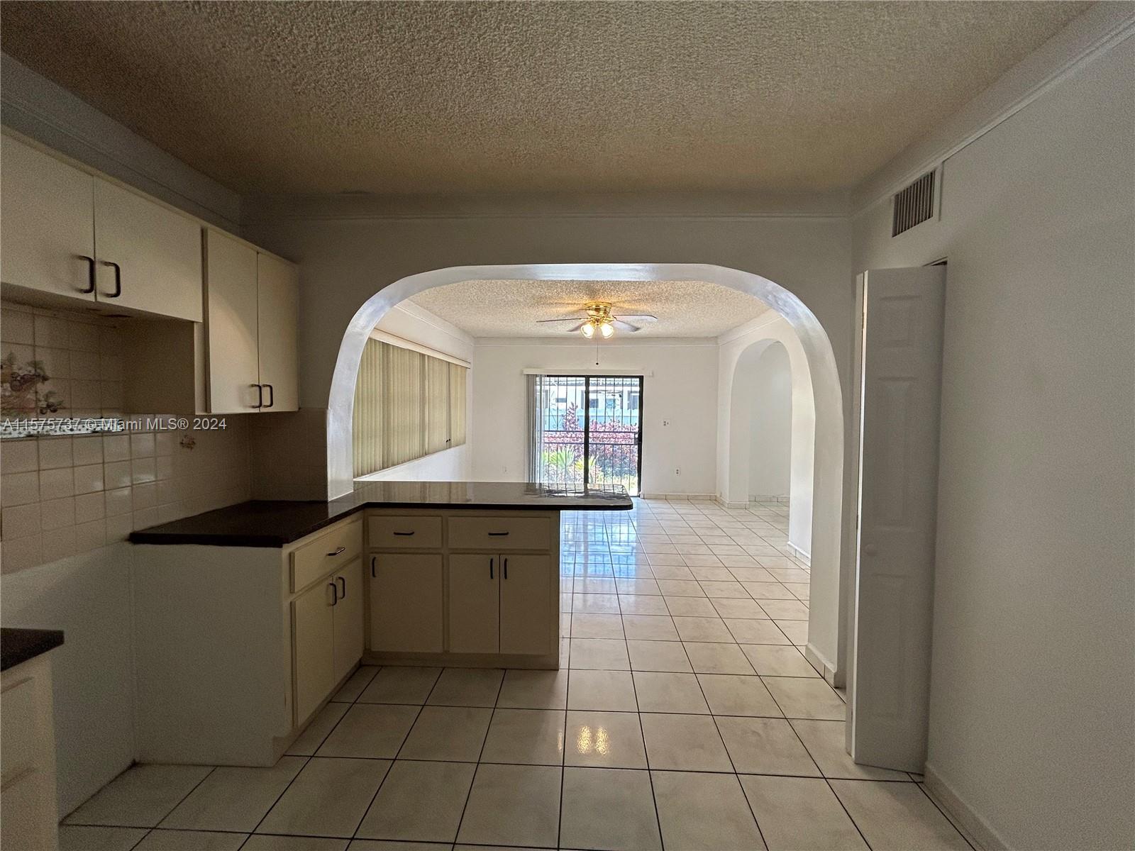 982 E 28th St Unit: .