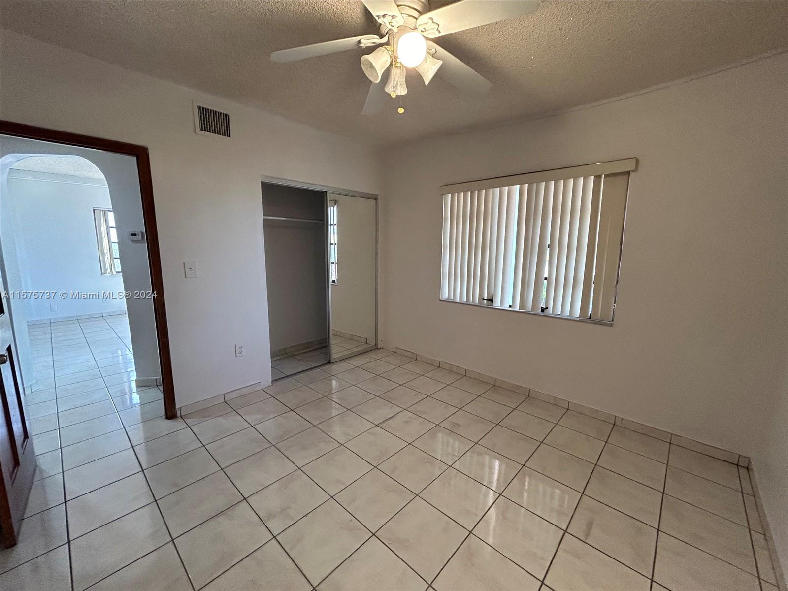 982 E 28th St Unit: .