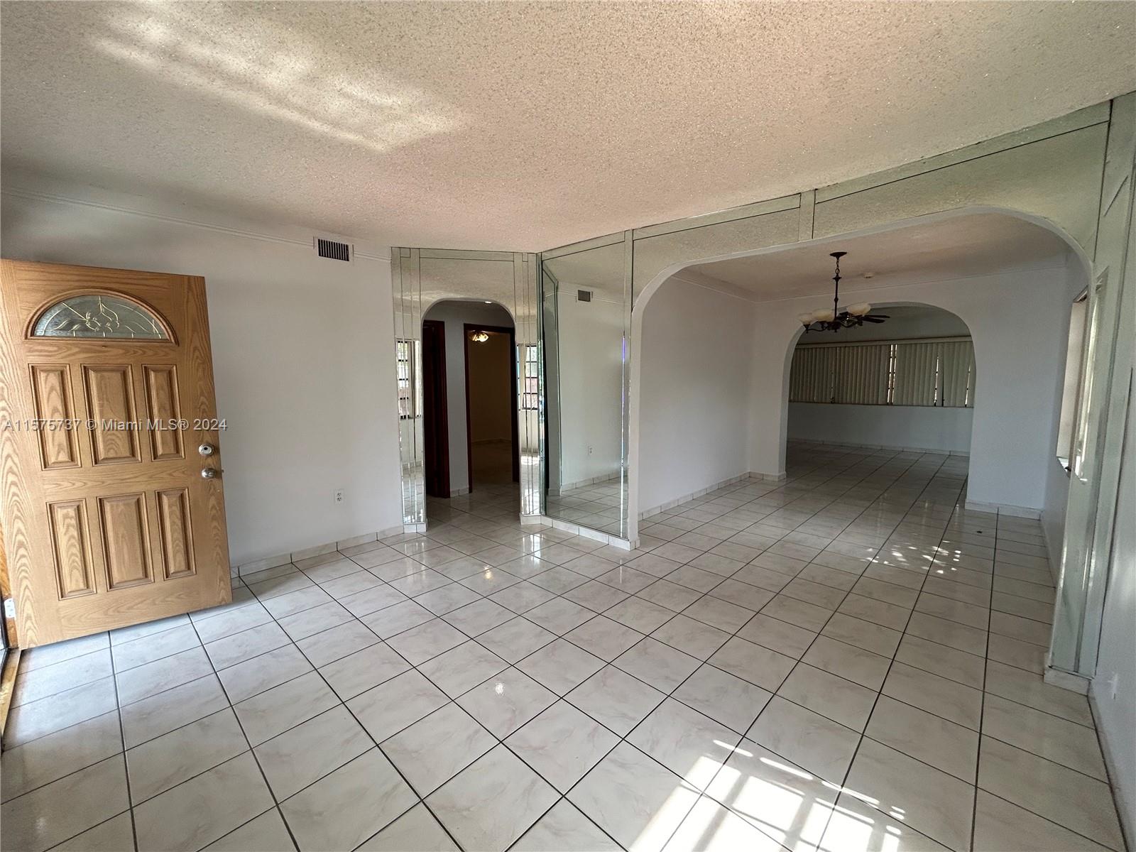 982 E 28th St Unit: .