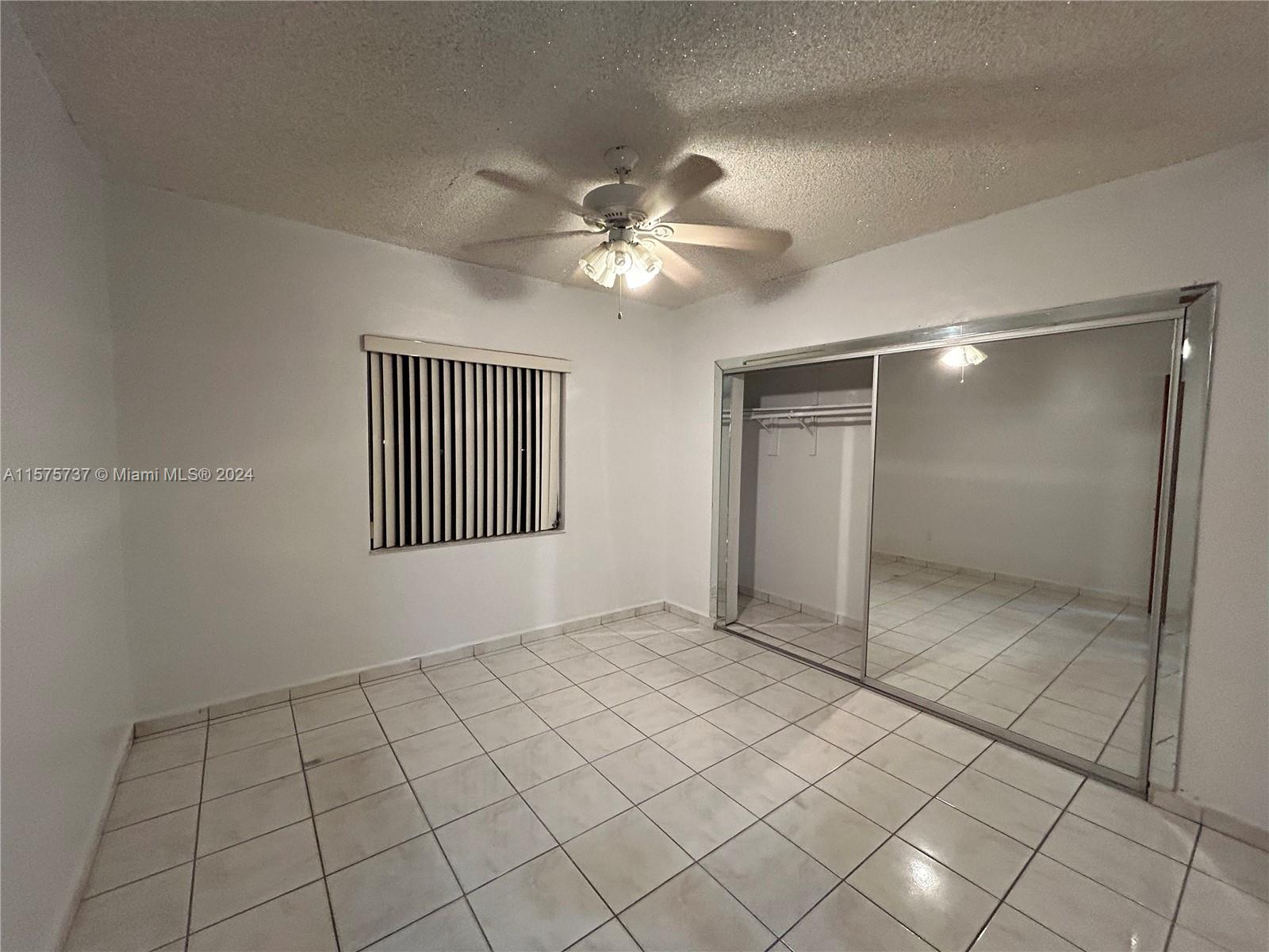 982 E 28th St Unit: .