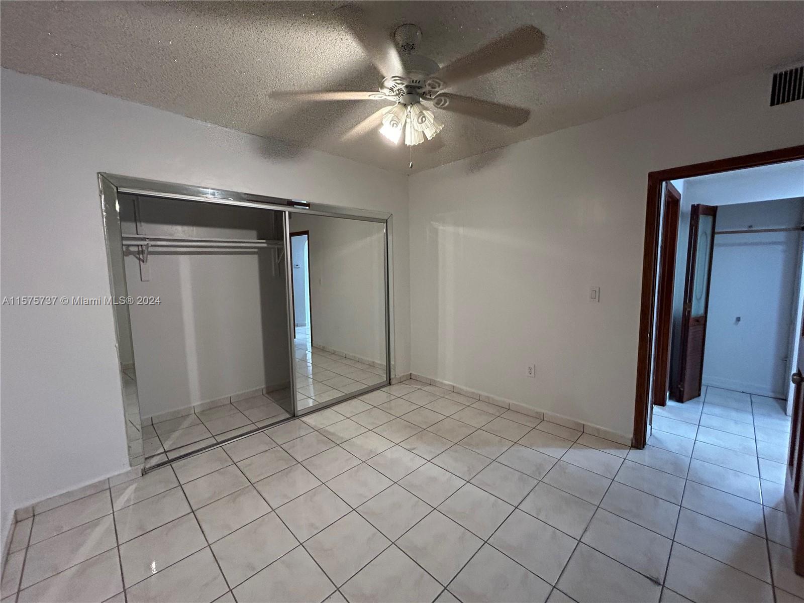 982 E 28th St Unit: .