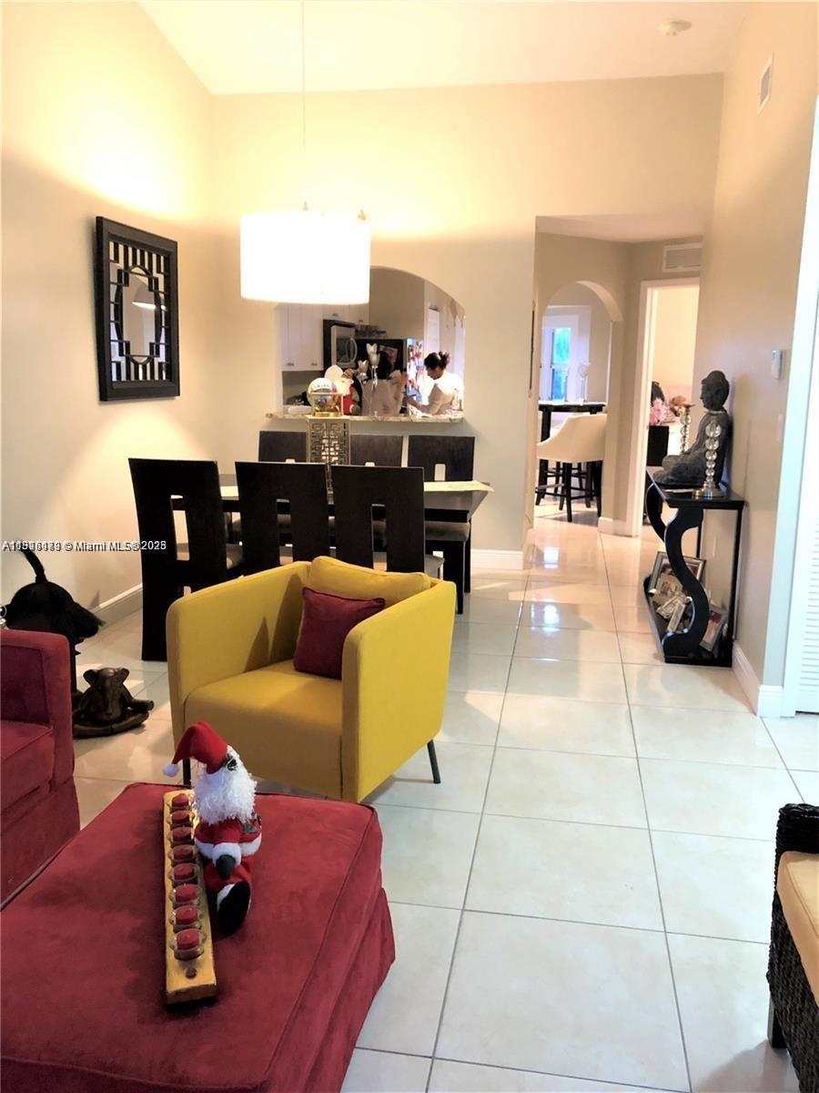 975 NE 34th Ave # 203