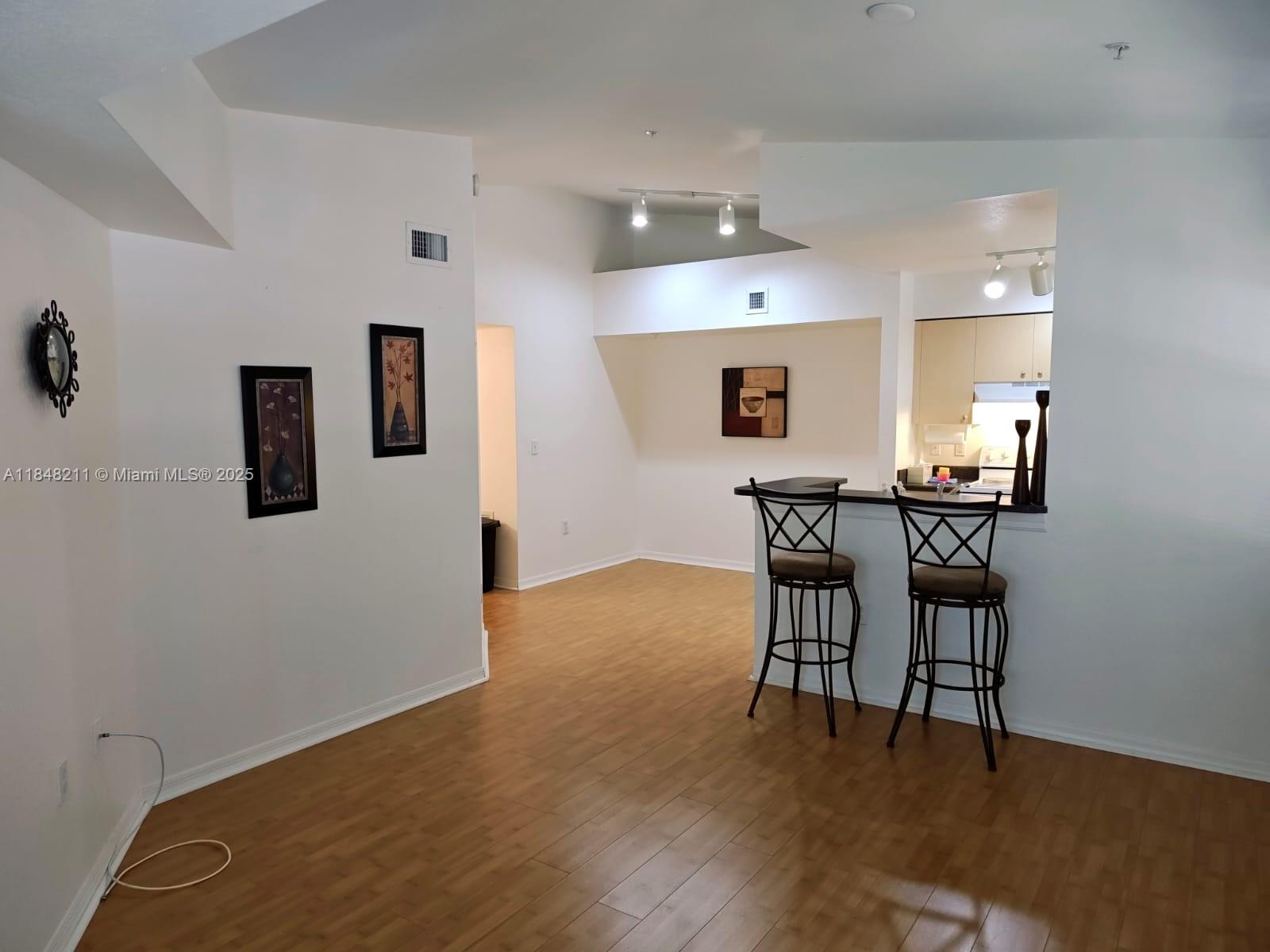 2586 Centergate Dr # 307
