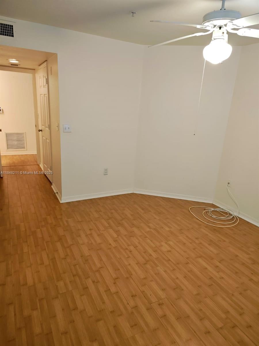 2586 Centergate Dr # 307