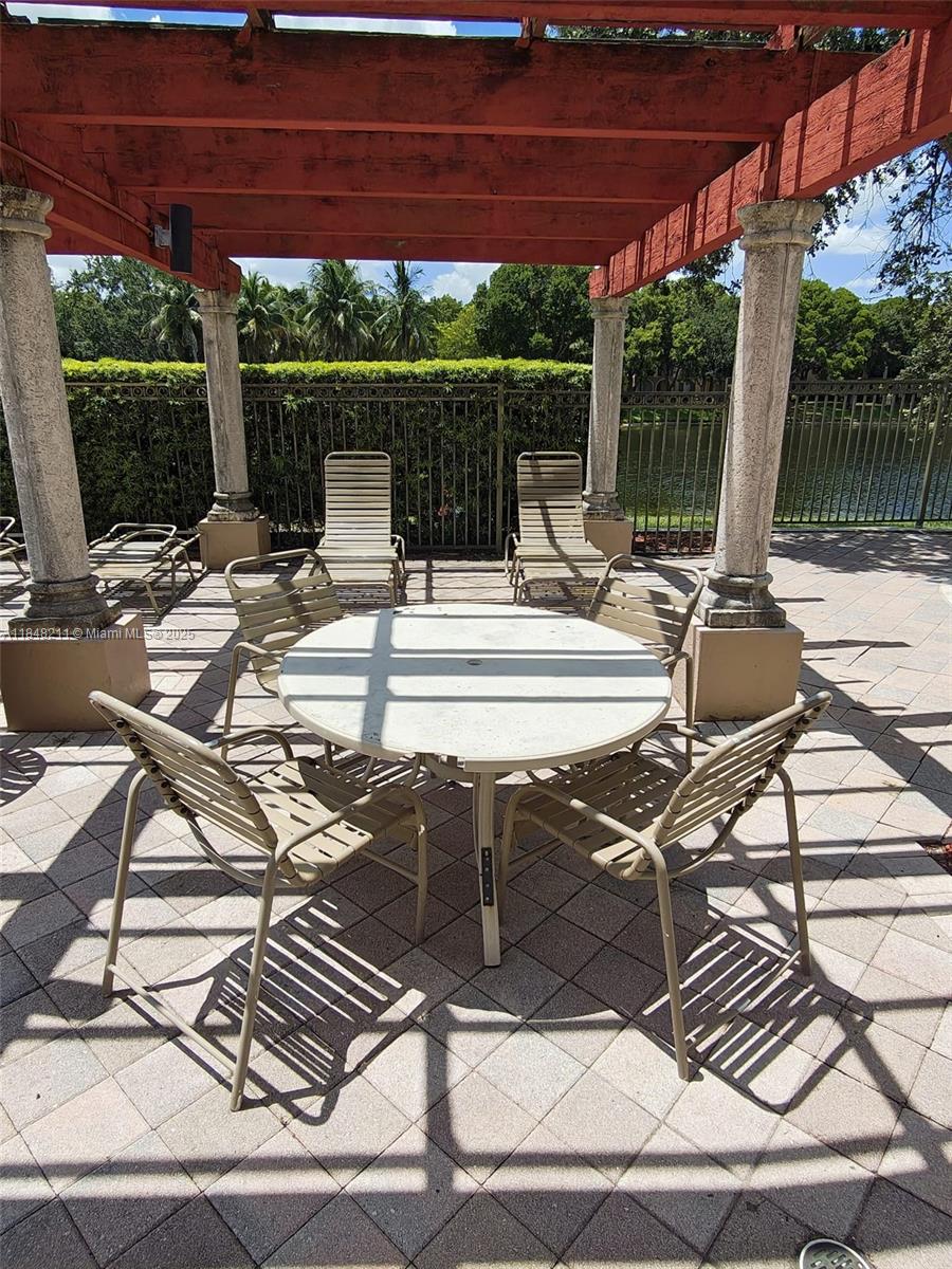 2586 Centergate Dr # 307