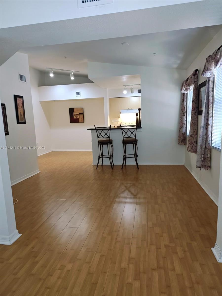 2586 Centergate Dr # 307