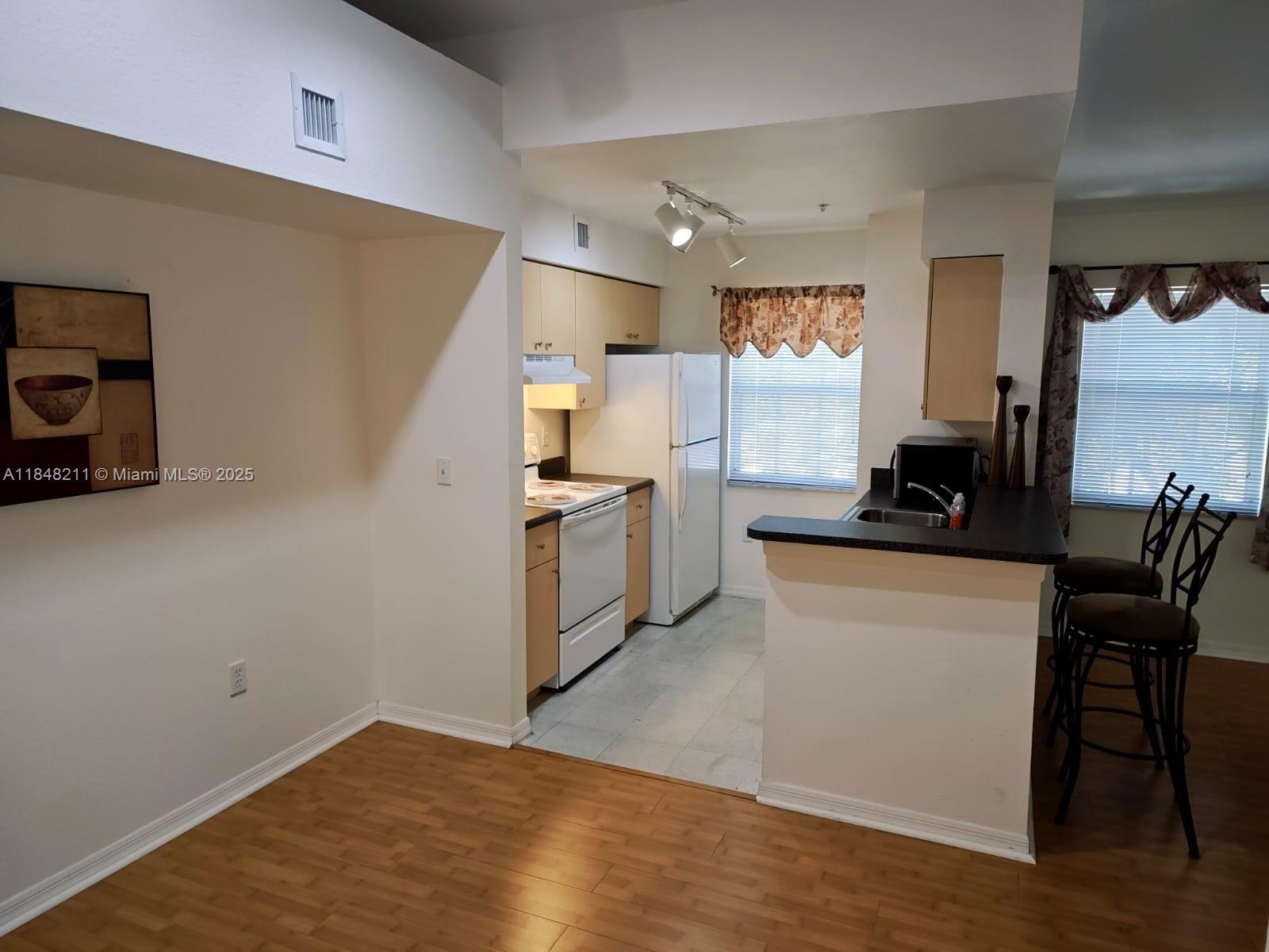 2586 Centergate Dr # 307