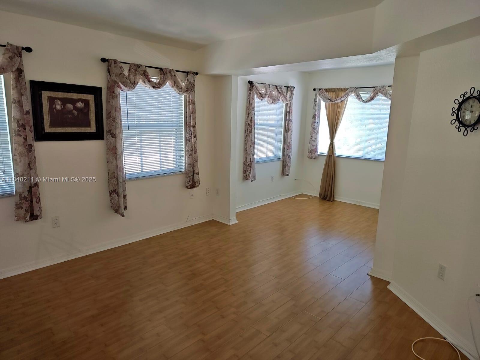 2586 Centergate Dr # 307