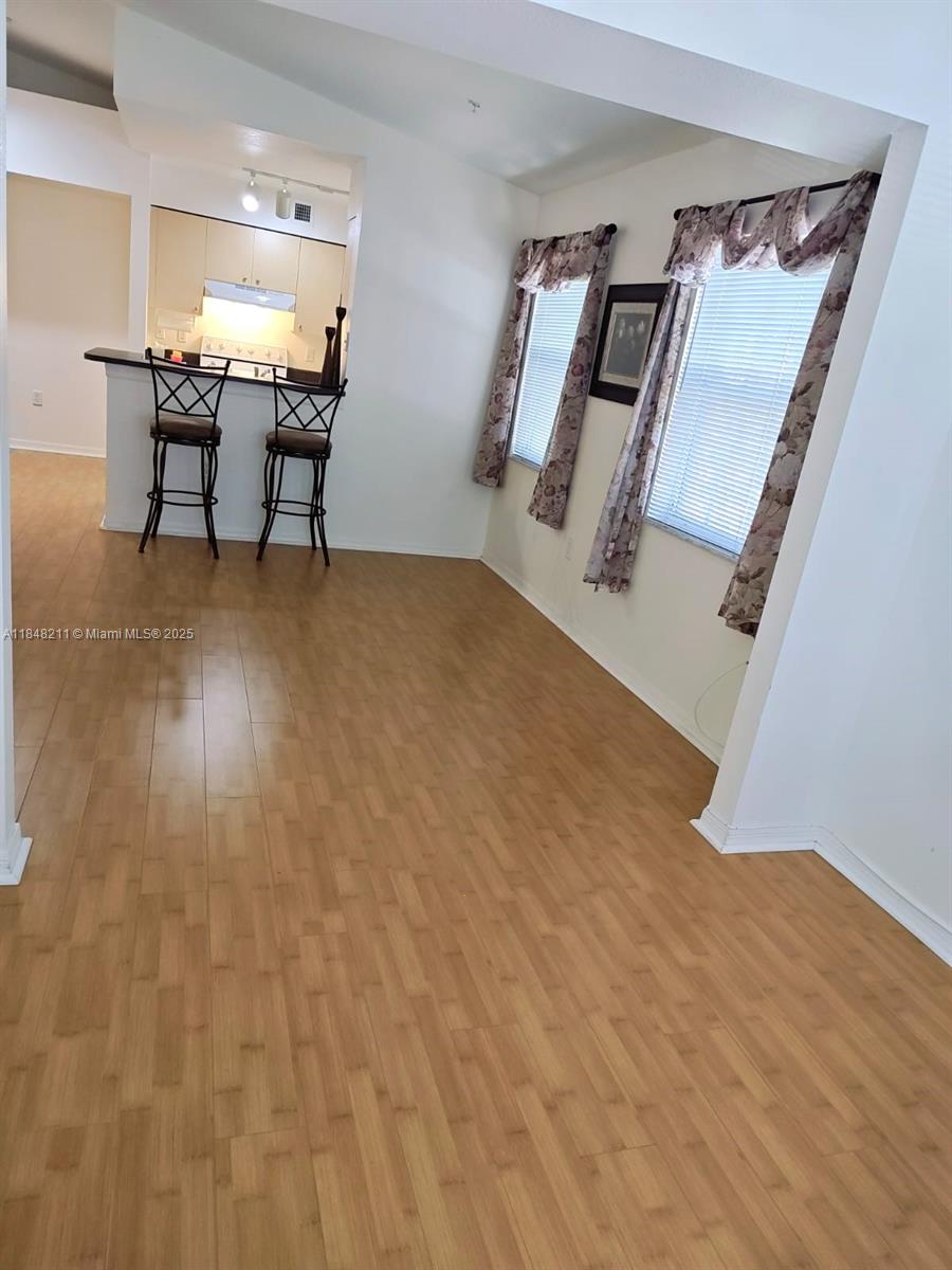 2586 Centergate Dr # 307
