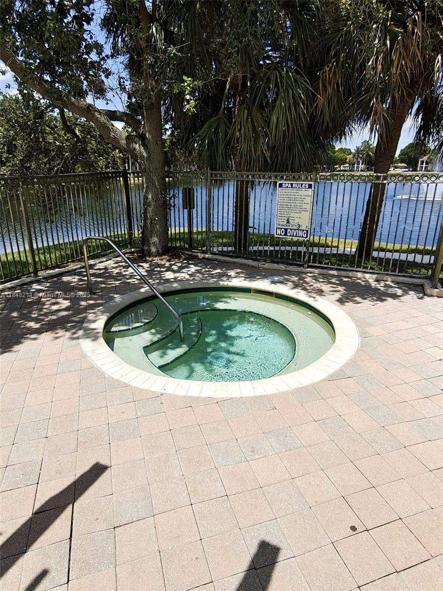 2586 Centergate Dr # 307