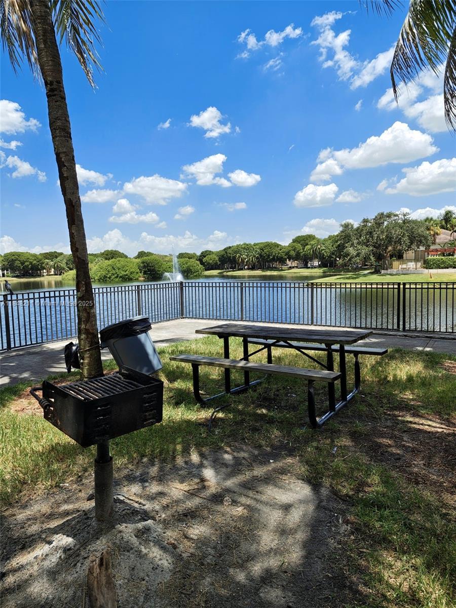 2586 Centergate Dr # 307