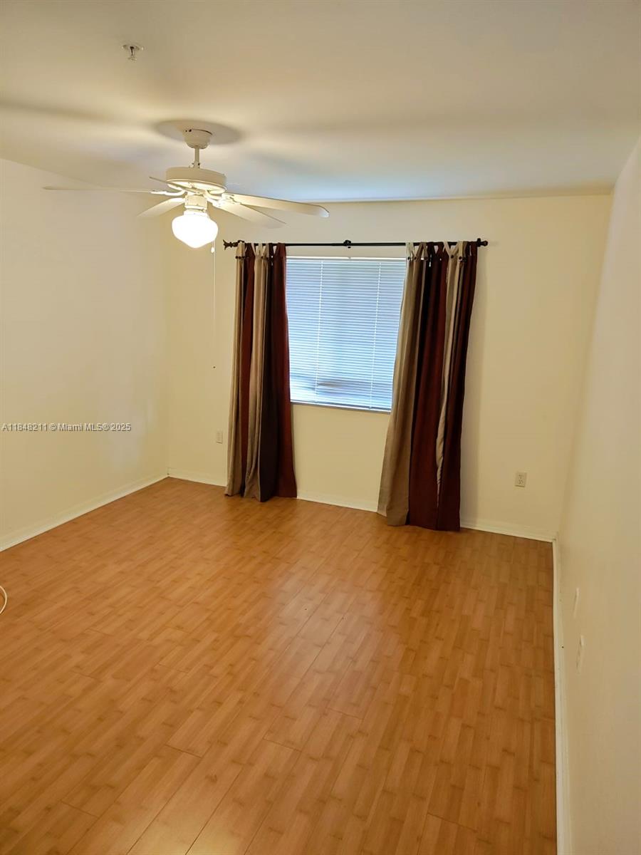 2586 Centergate Dr # 307