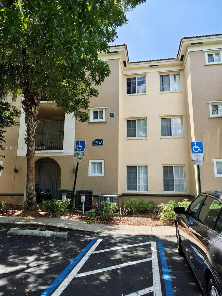 2586 Centergate Dr # 307