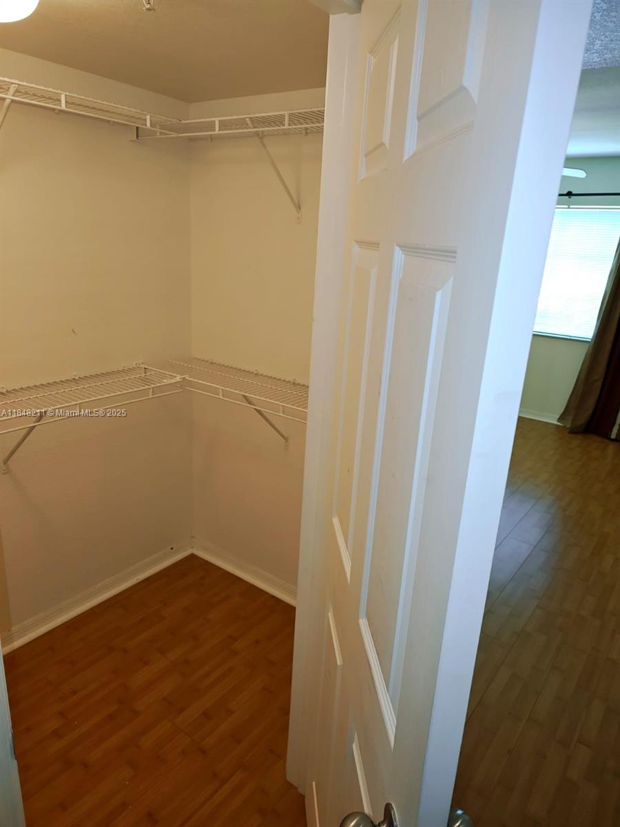 2586 Centergate Dr # 307