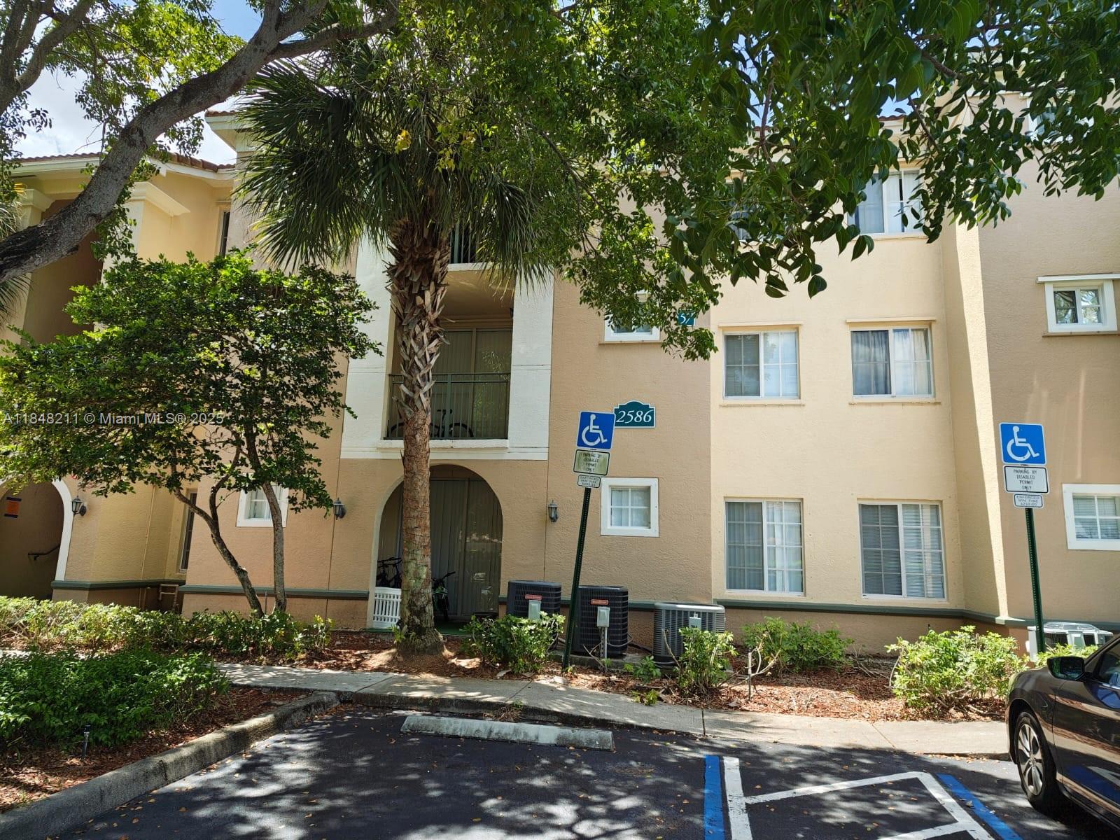 2586 Centergate Dr # 307