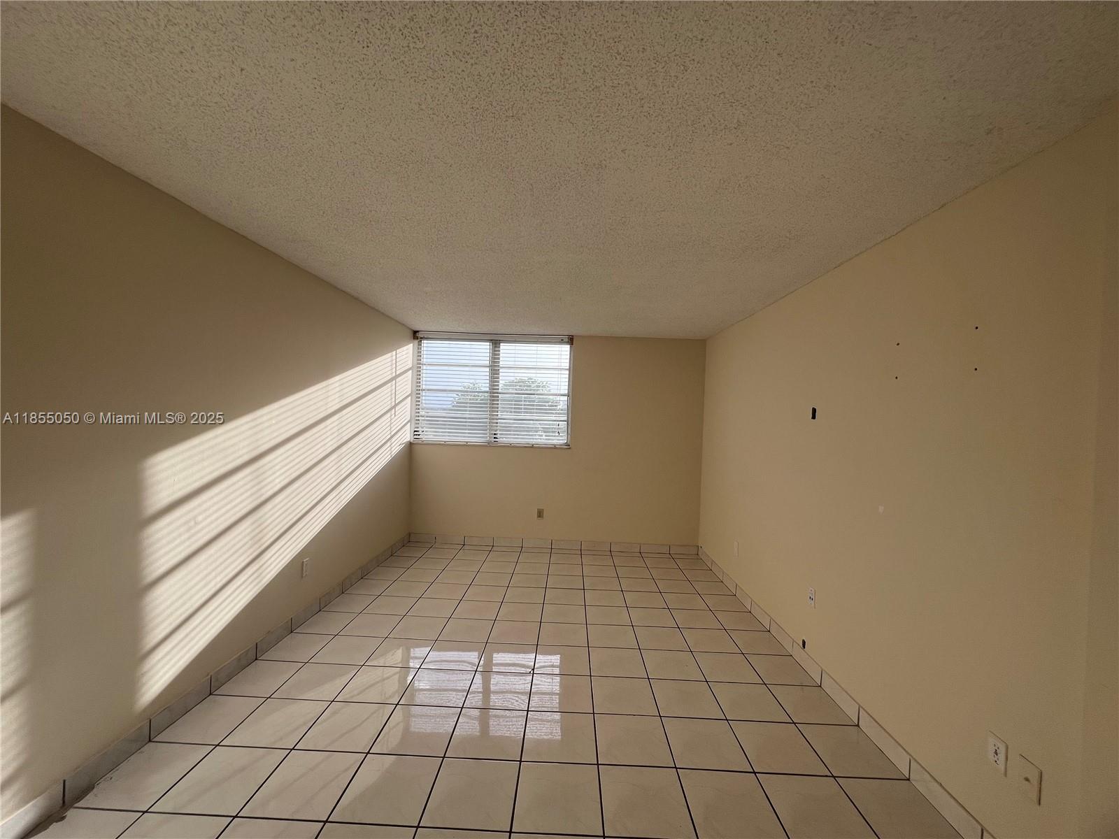 8887 Fontainebleau Blvd # 302