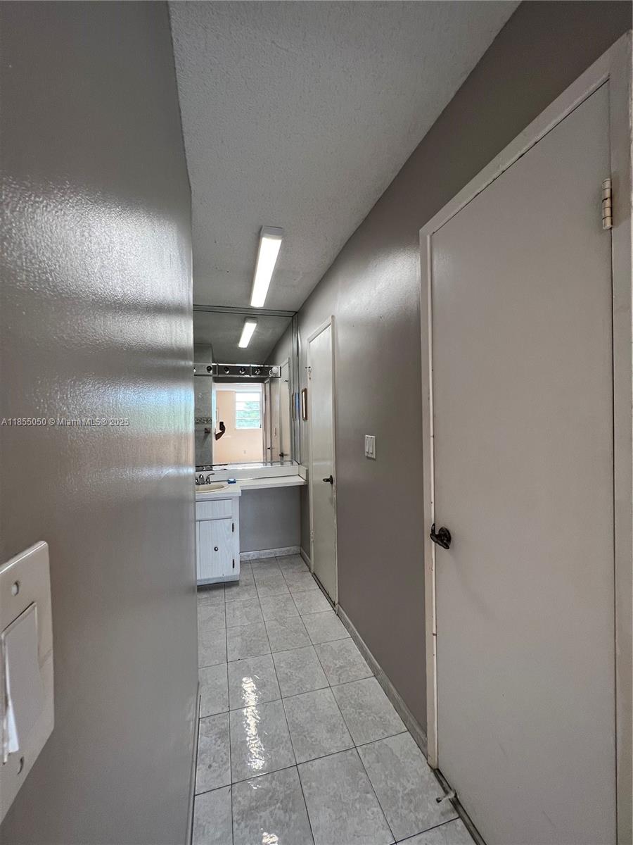 8887 Fontainebleau Blvd # 302