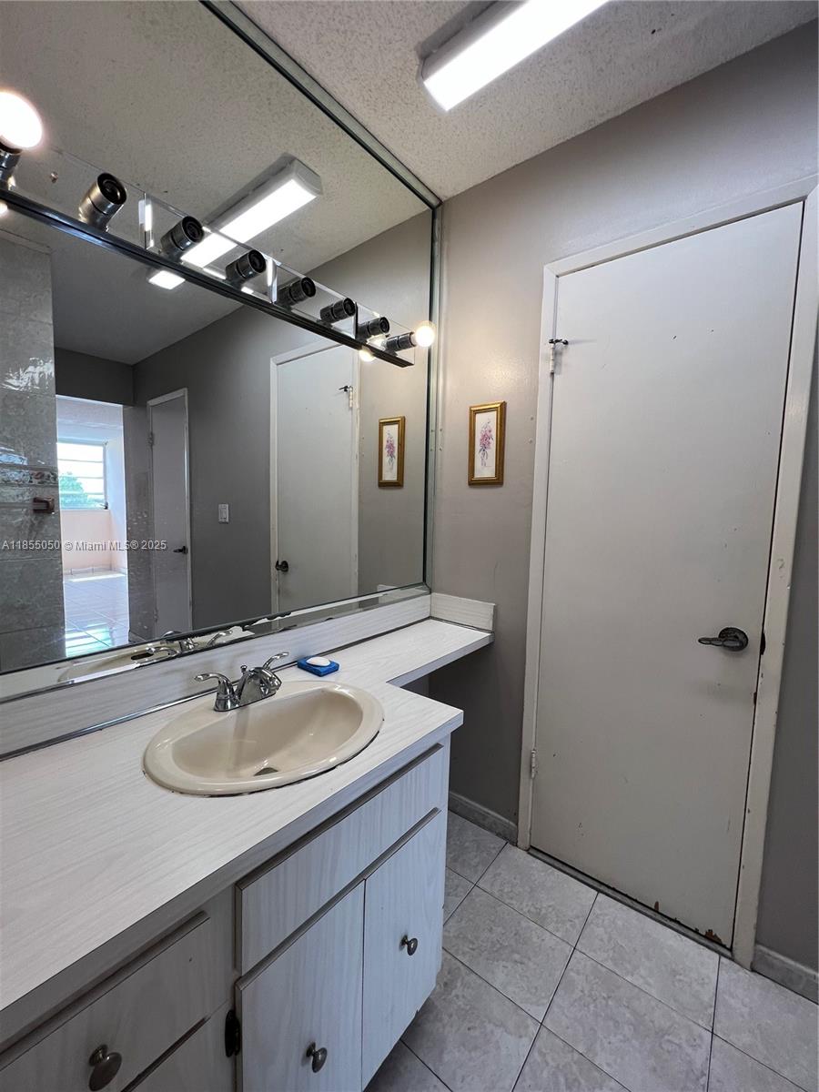 8887 Fontainebleau Blvd # 302