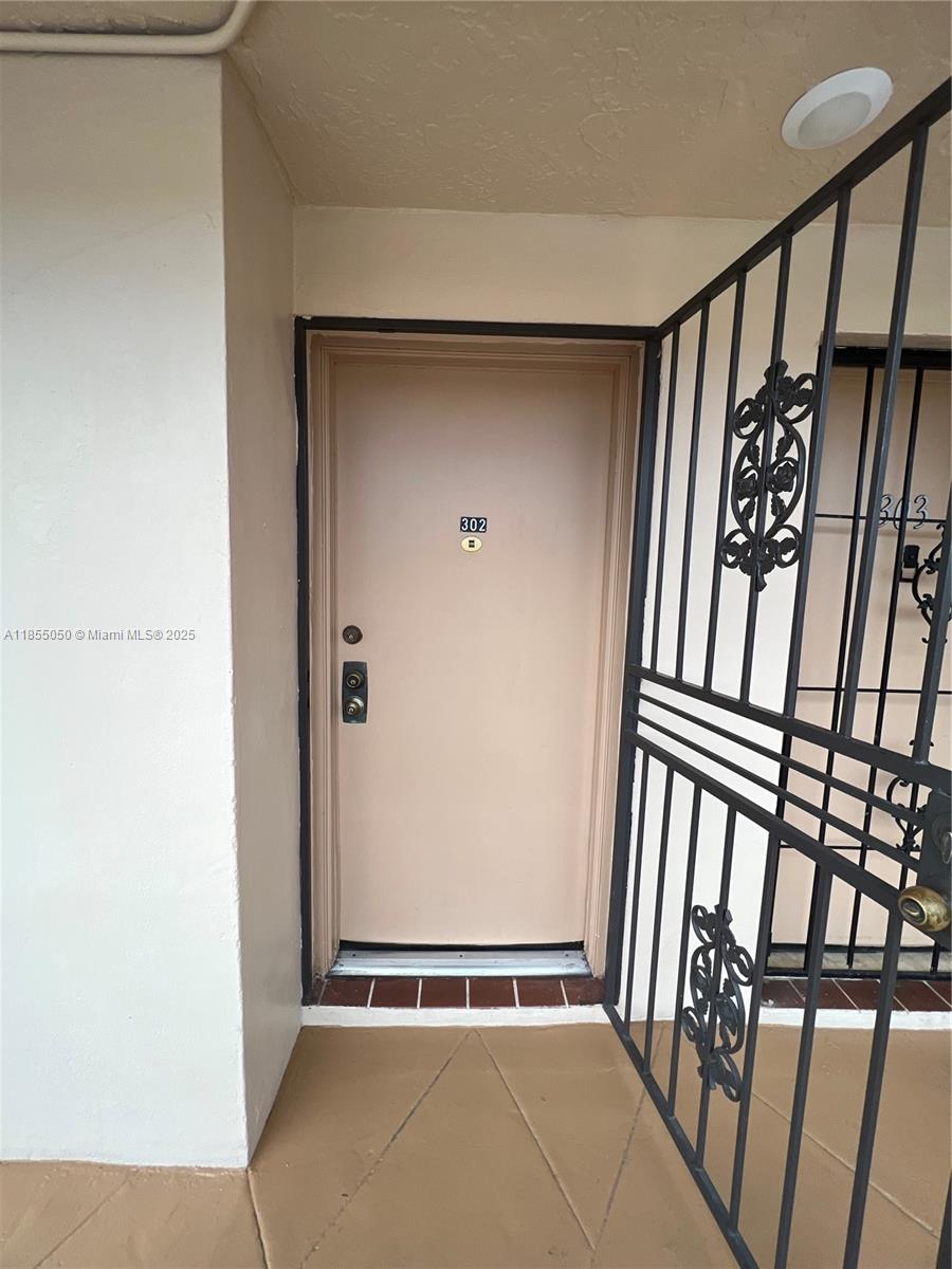 8887 Fontainebleau Blvd # 302