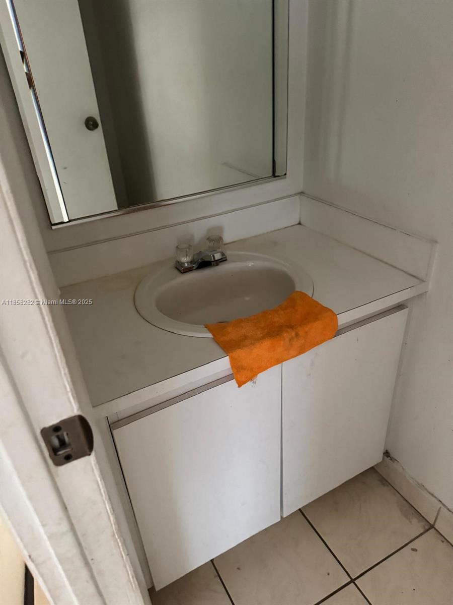 17901 NW 68th Ave # R209, Hialeah Unit: R209