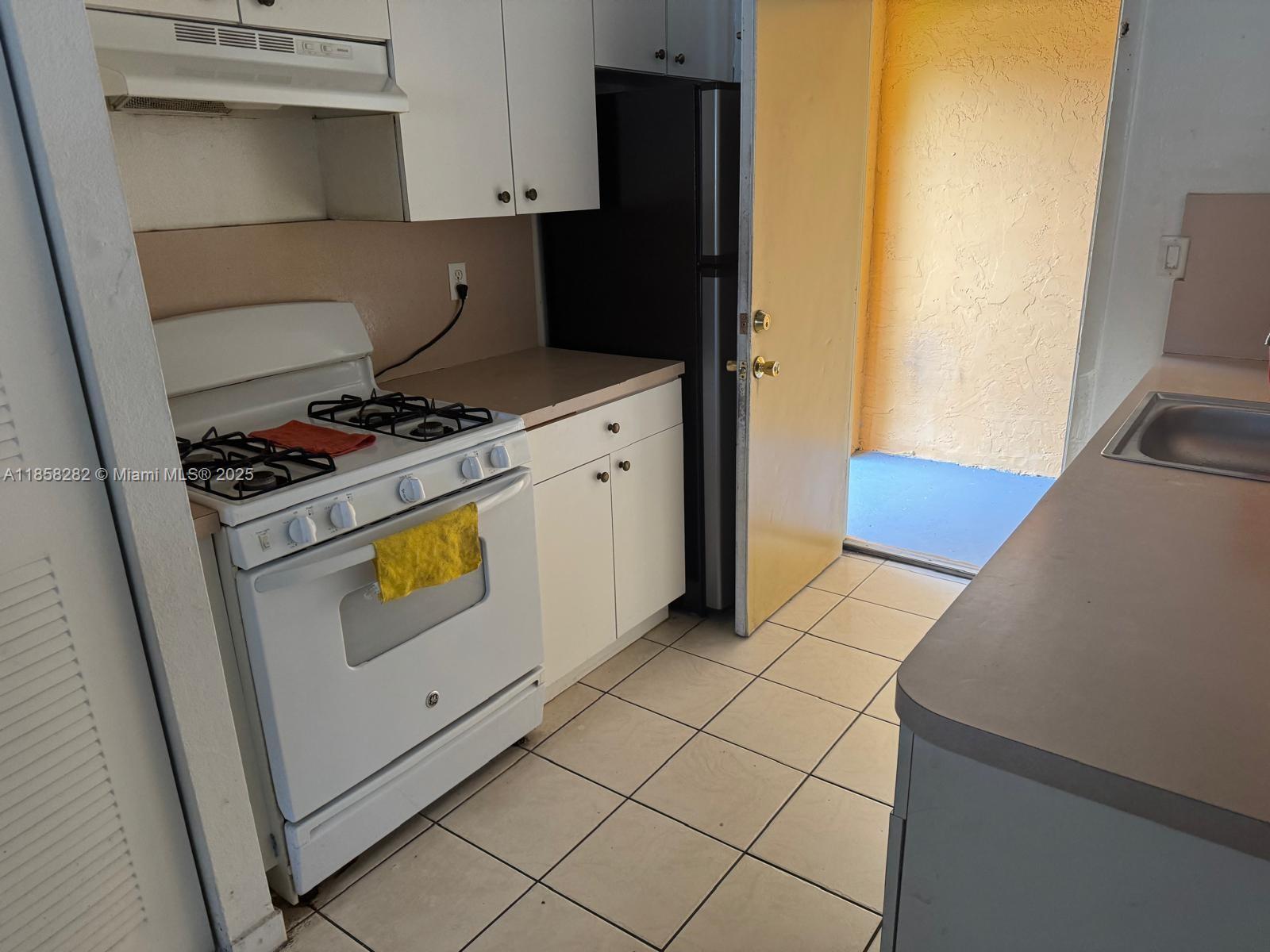 17901 NW 68th Ave # R209, Hialeah Unit: R209
