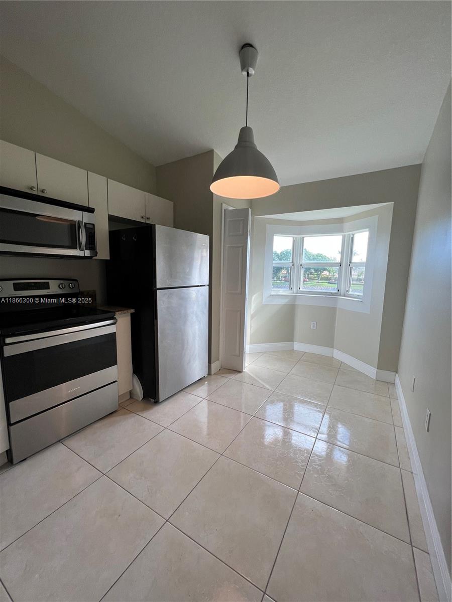 975 NE 34th Ave # 203