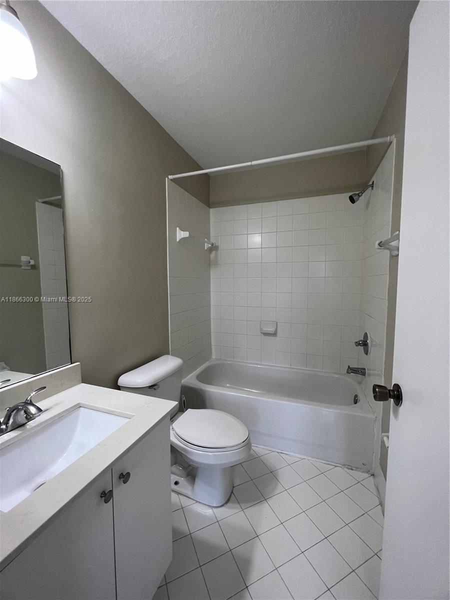 975 NE 34th Ave # 203