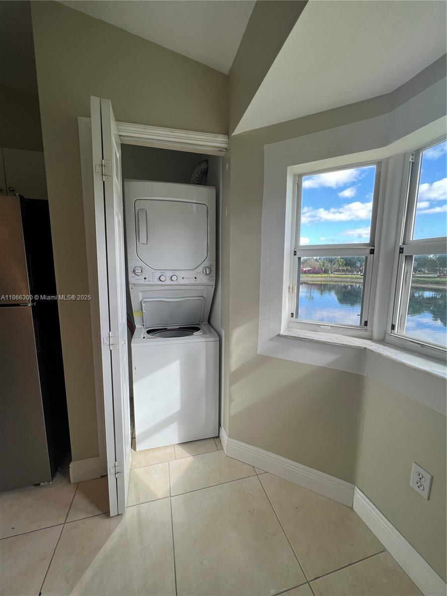 975 NE 34th Ave # 203