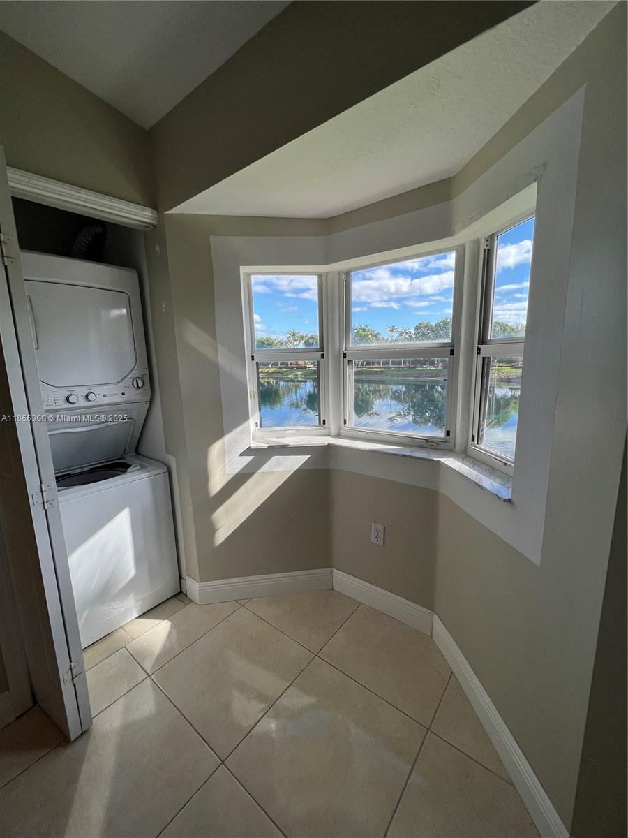 975 NE 34th Ave # 203