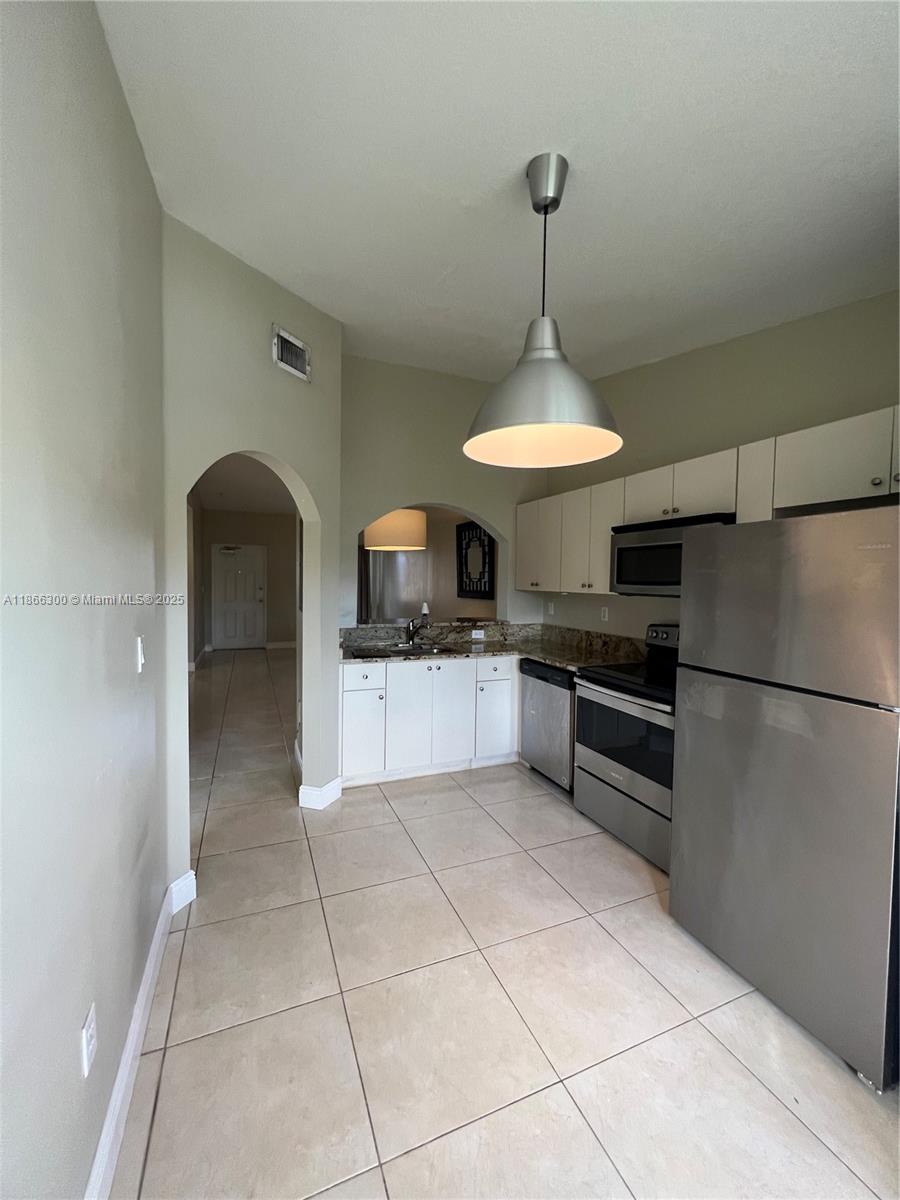 975 NE 34th Ave # 203