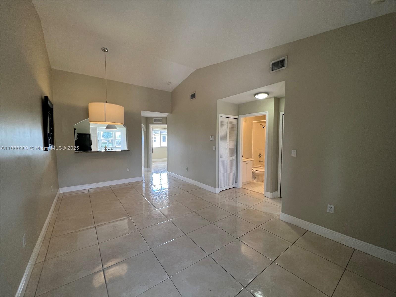 975 NE 34th Ave # 203